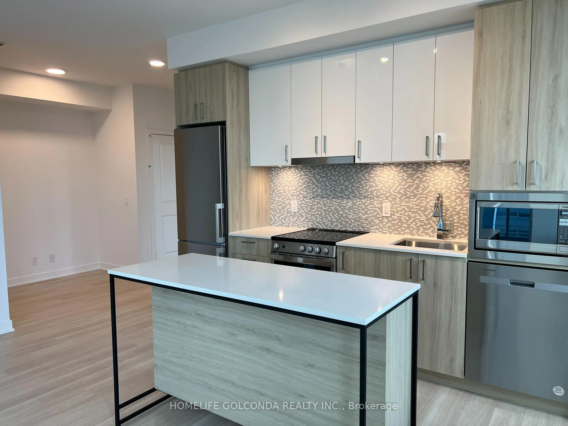 Photo 4 of Unit 2207, 30 Upper Mall Way W, Vaughan, Brownridge — HOMEH