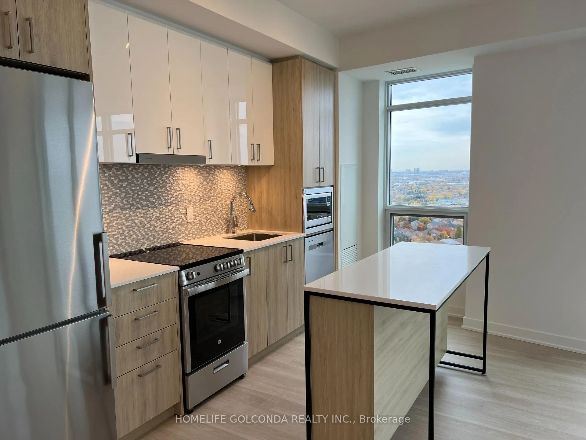 Photo 6 of Unit 2207, 30 Upper Mall Way W, Vaughan, Brownridge — HOMEH