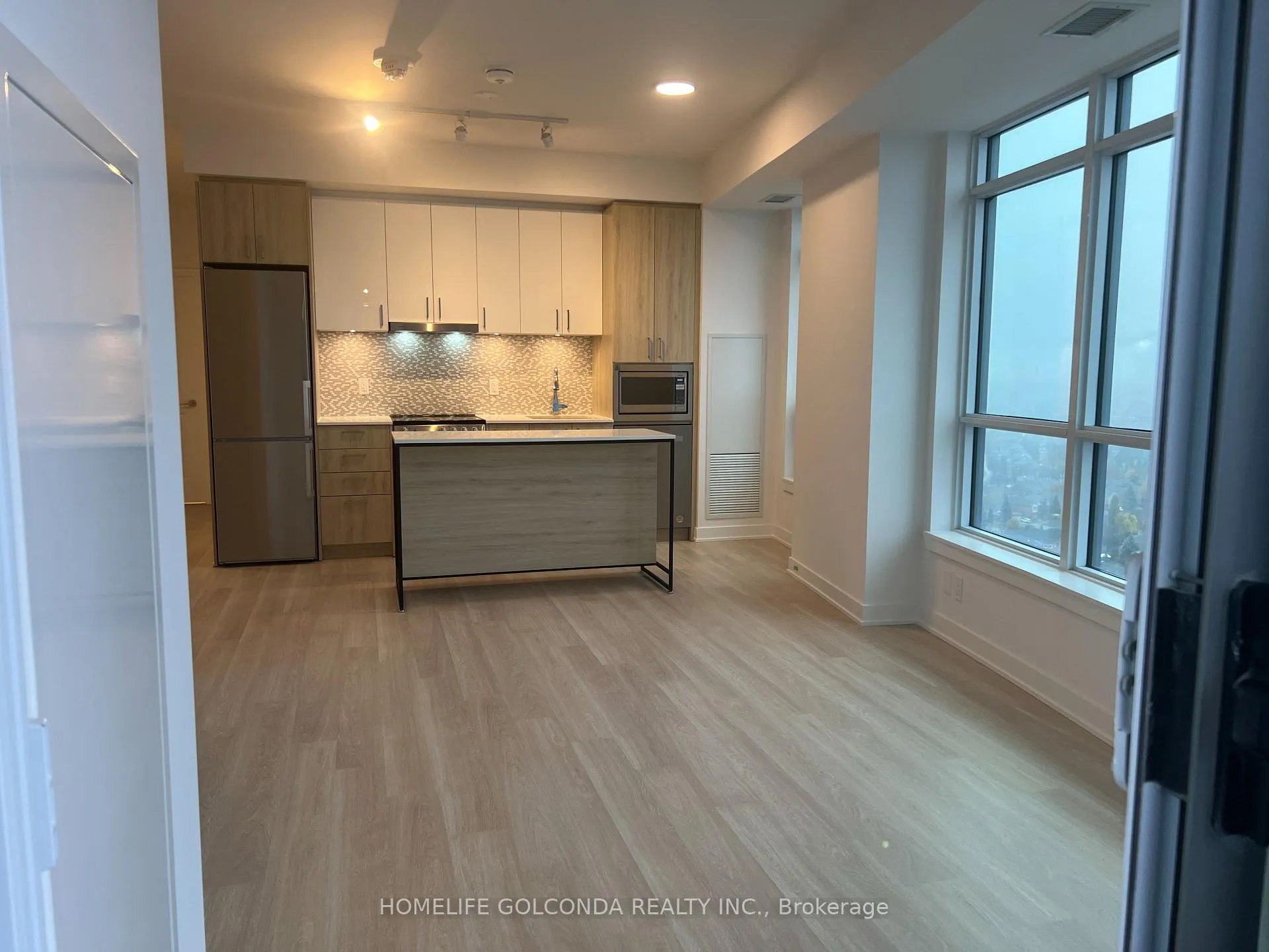 Photo 8 of Unit 2207, 30 Upper Mall Way W, Vaughan, Brownridge — HOMEH