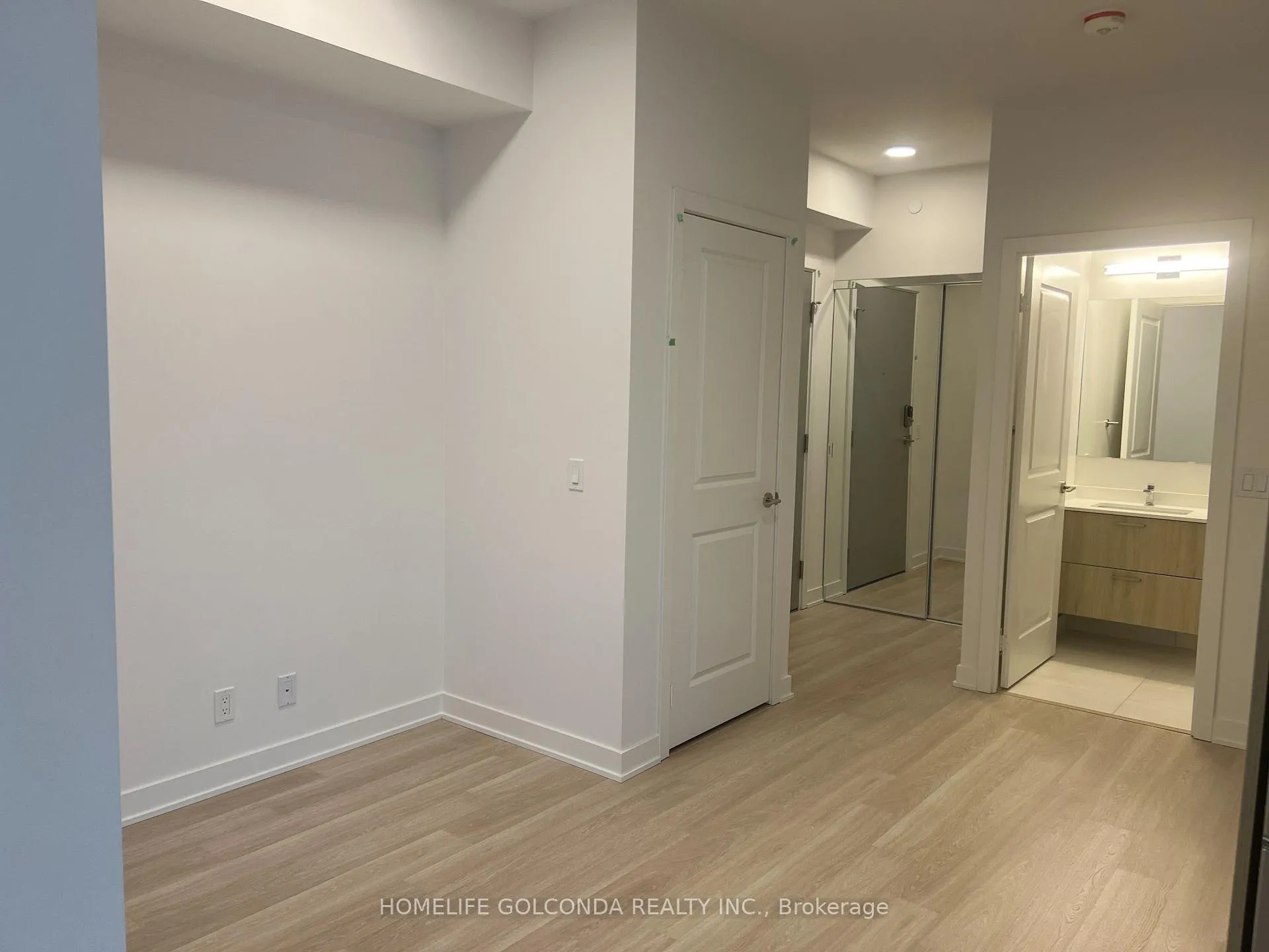 Photo 13 of Unit 2207, 30 Upper Mall Way W, Vaughan, Brownridge — HOMEH