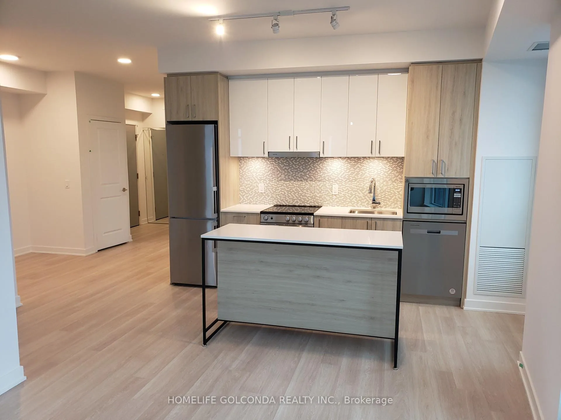 Photo 17 of Unit 2207, 30 Upper Mall Way W, Vaughan, Brownridge — HOMEH