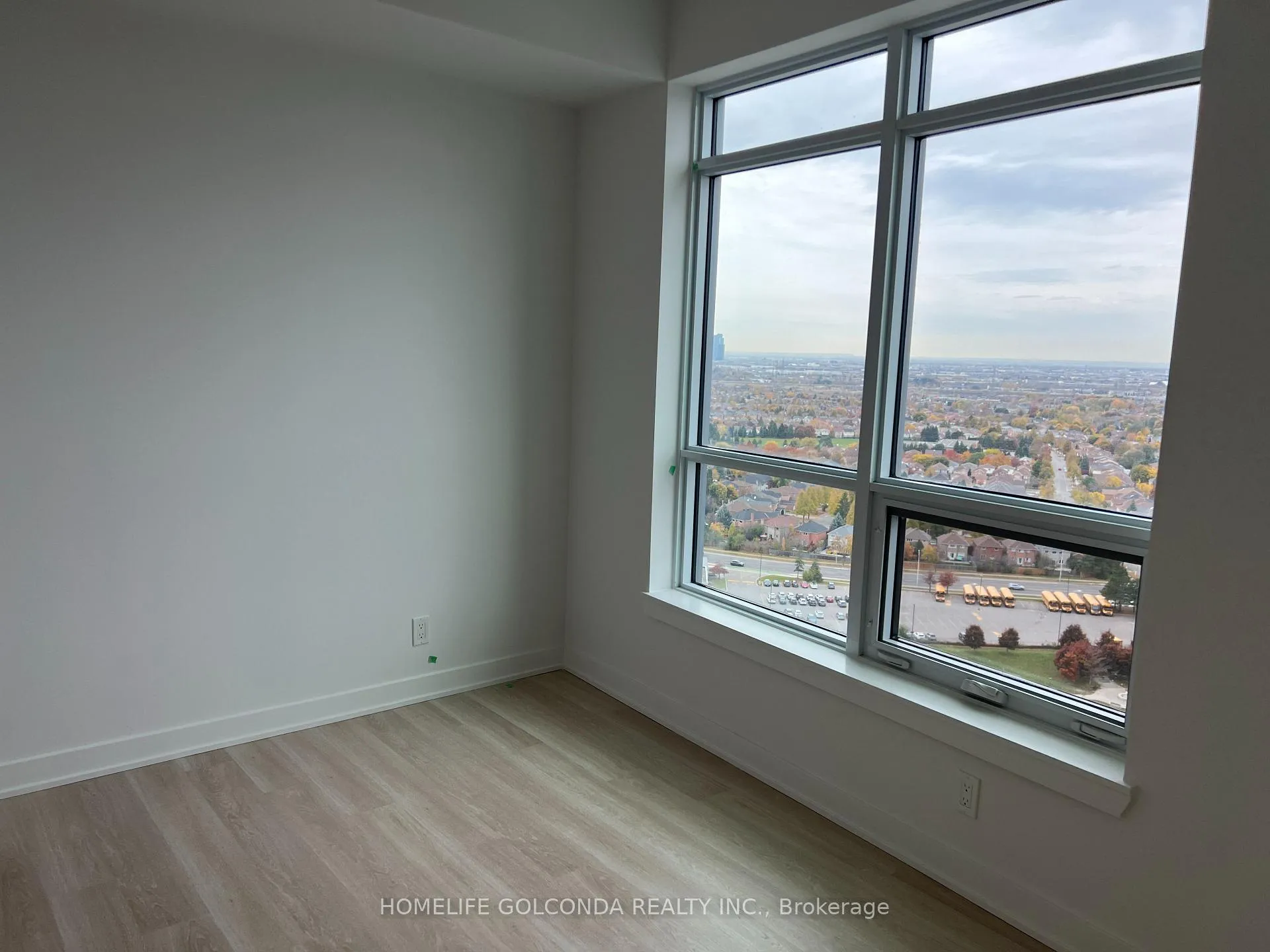 Photo 24 of Unit 2207, 30 Upper Mall Way W, Vaughan, Brownridge — HOMEH