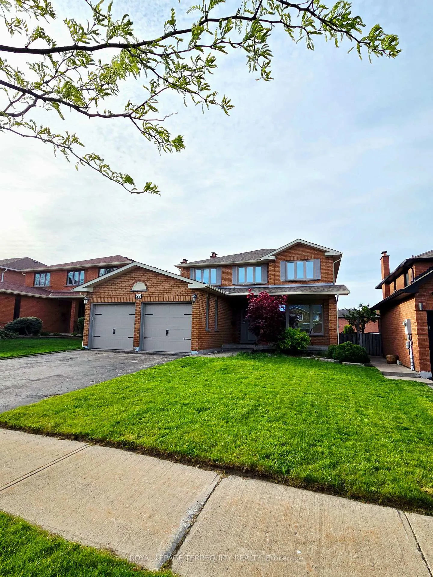 Photo 1 of 59 Foxhill Drive, Vaughan, Maple — HOMEH
