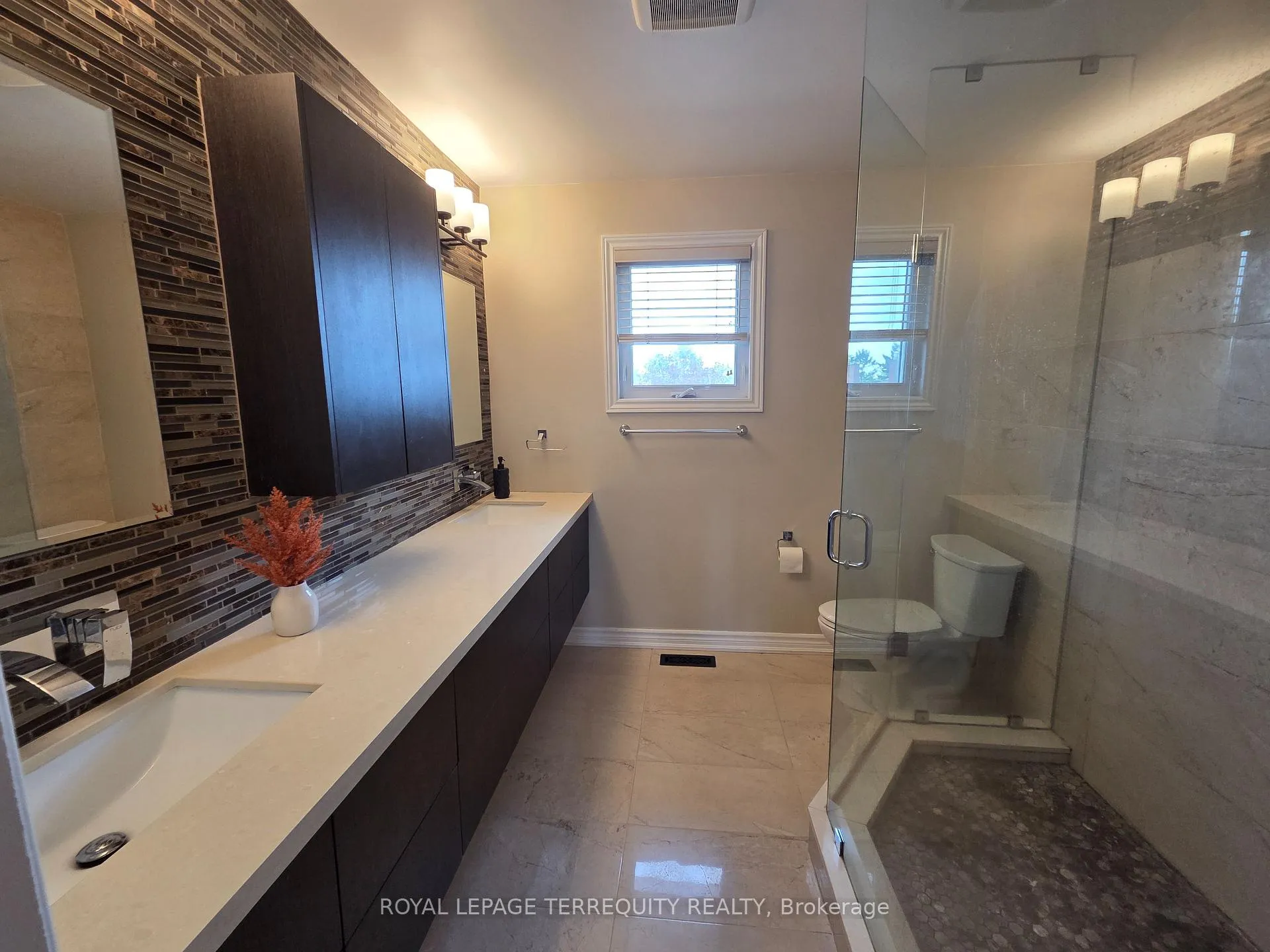 Photo 32 of 59 Foxhill Drive, Vaughan, Maple — HOMEH