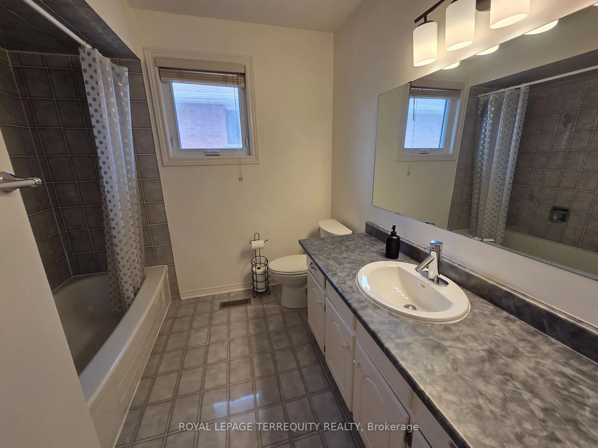 Photo 40 of 59 Foxhill Drive, Vaughan, Maple — HOMEH