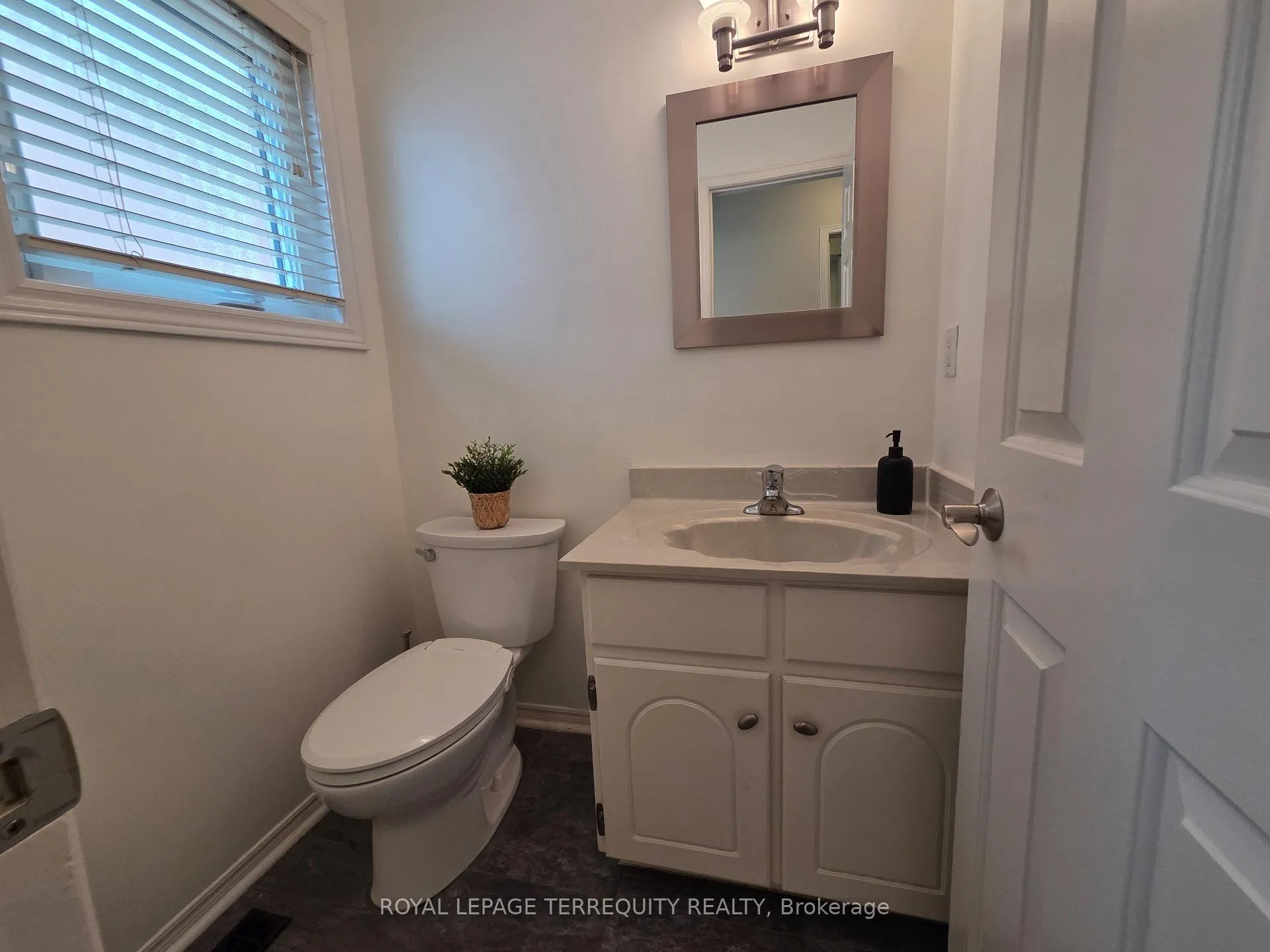 Photo 41 of 59 Foxhill Drive, Vaughan, Maple — HOMEH