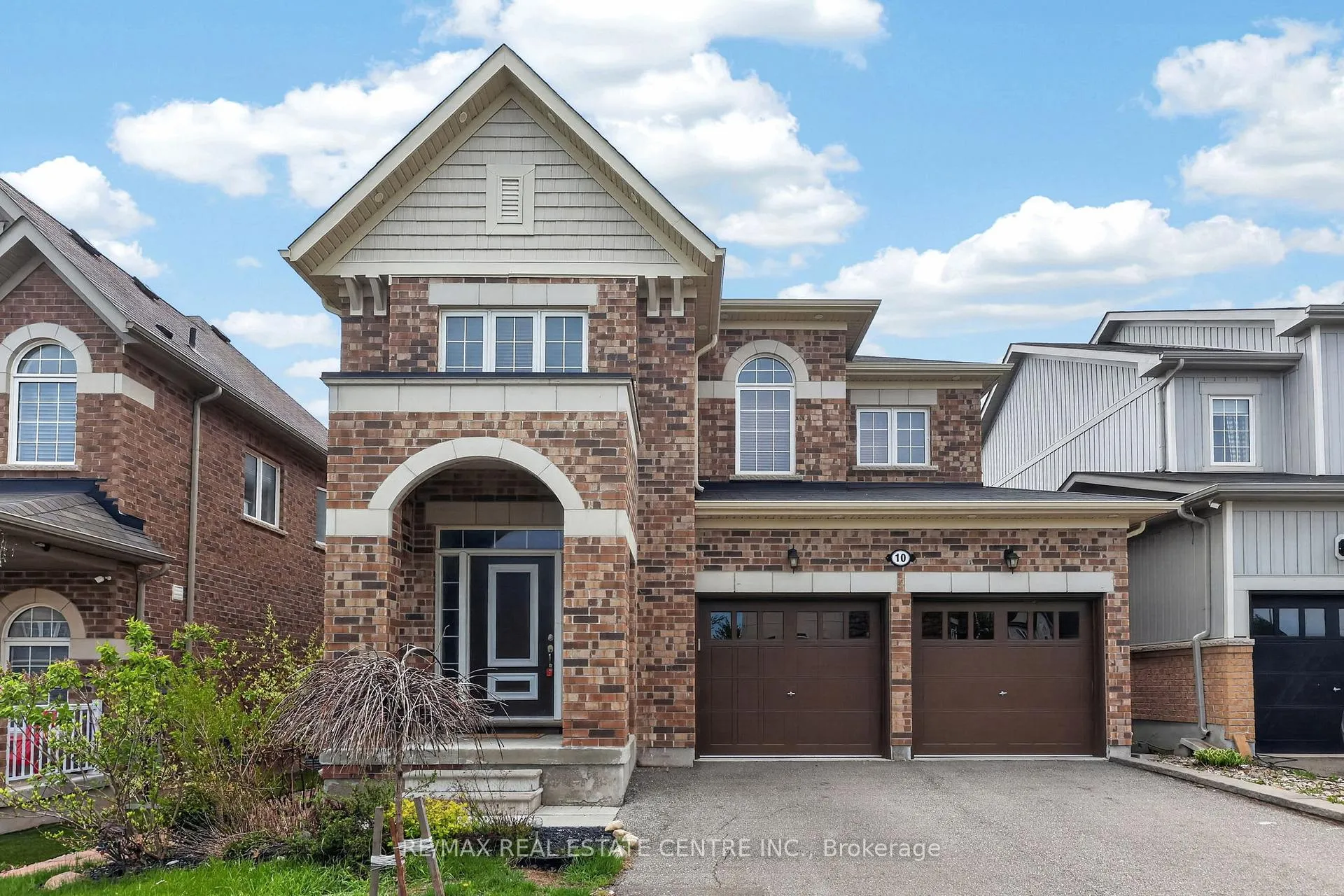 Photo 1 of 10 Porter Drive, Orangeville — HOMEH