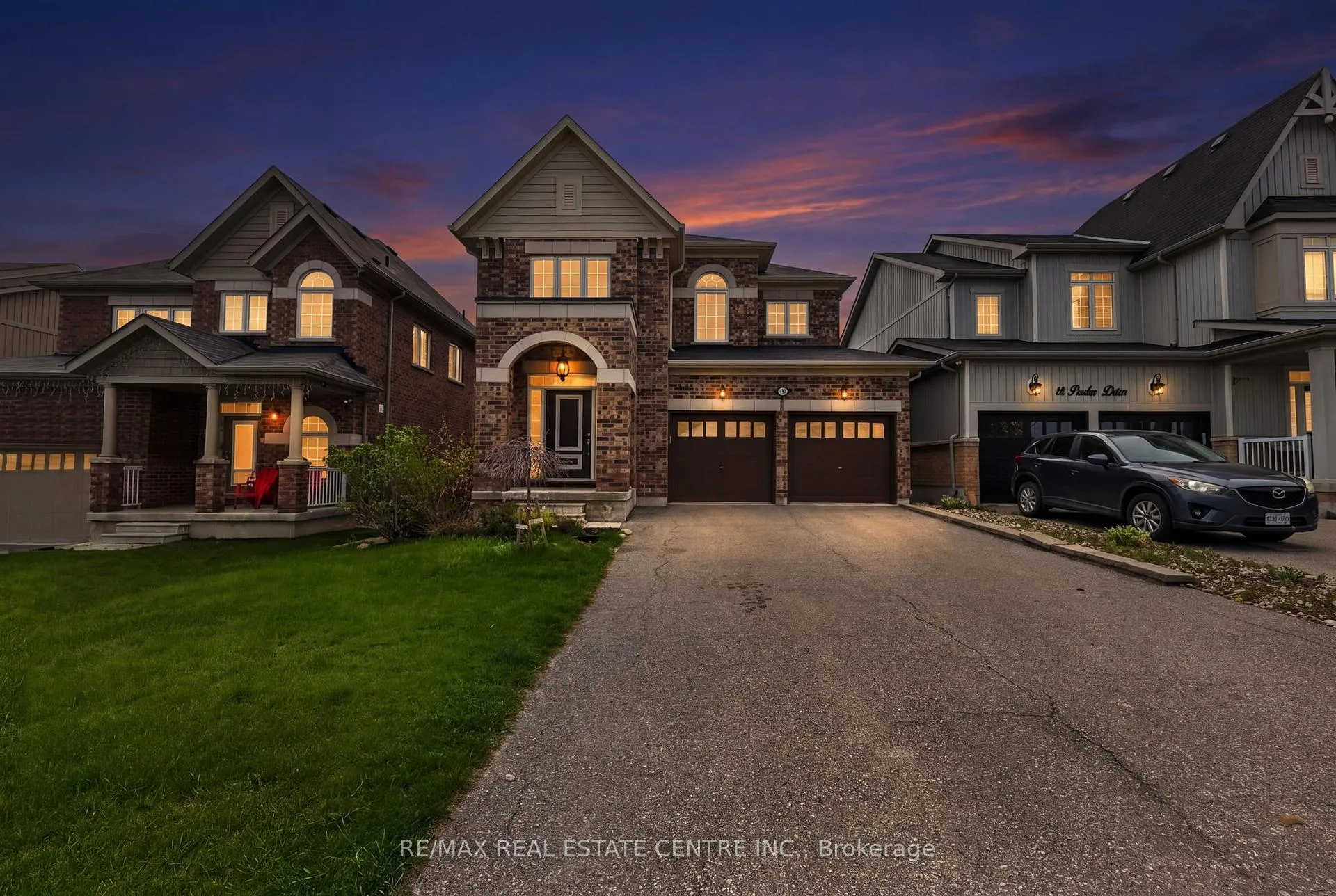 Photo 2 of 10 Porter Drive, Orangeville — HOMEH