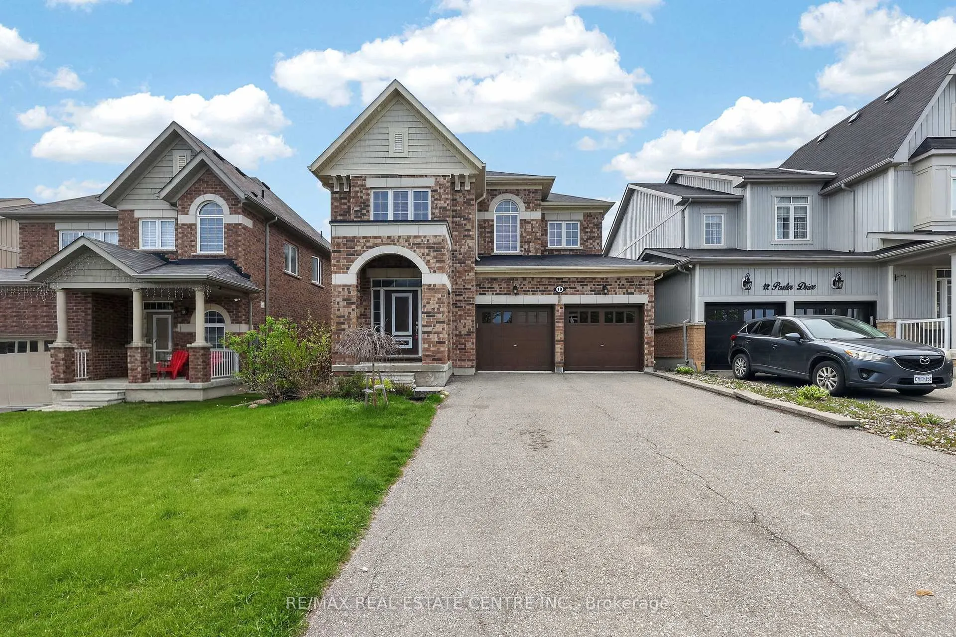 Photo 3 of 10 Porter Drive, Orangeville — HOMEH