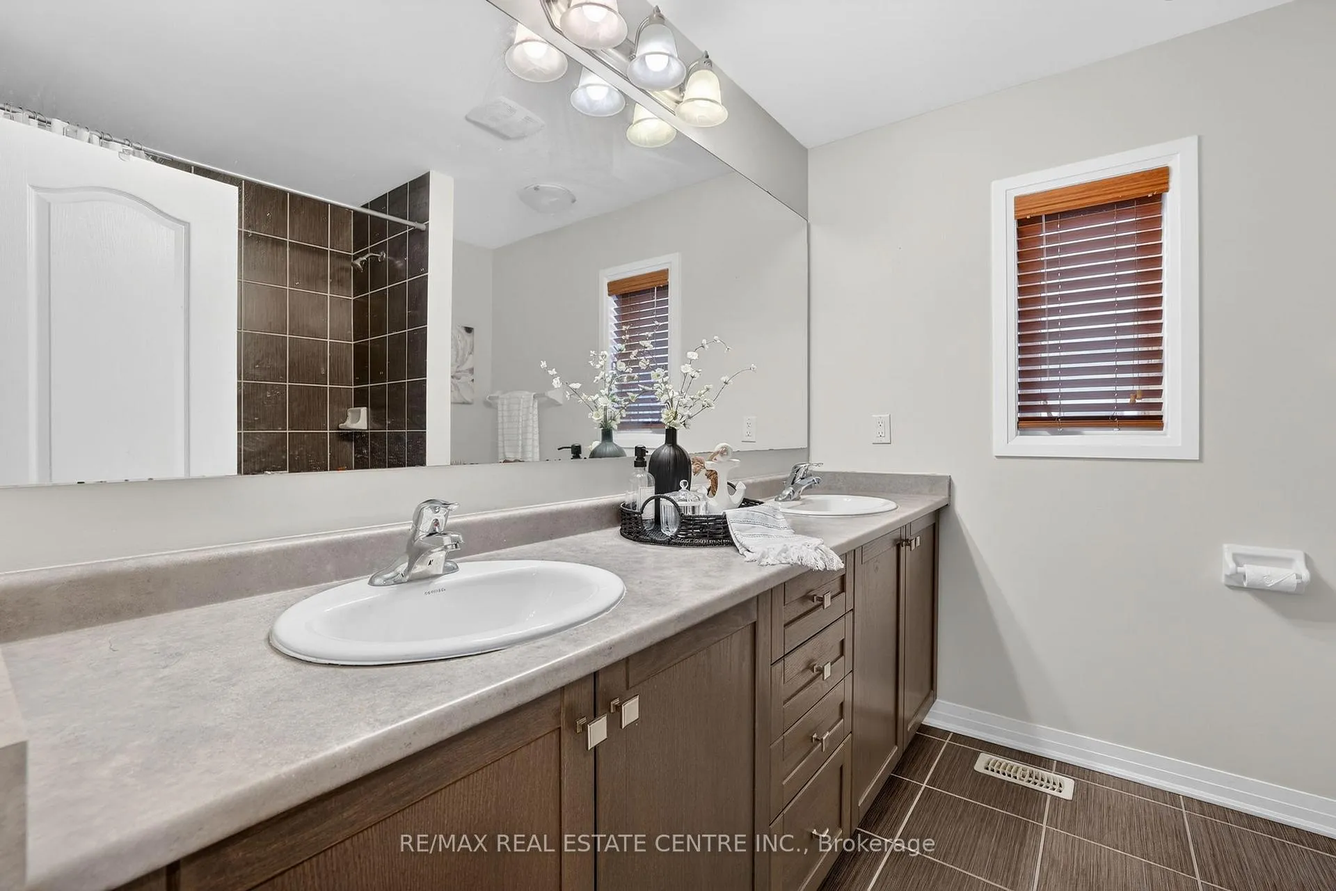 Photo 29 of 10 Porter Drive, Orangeville — HOMEH