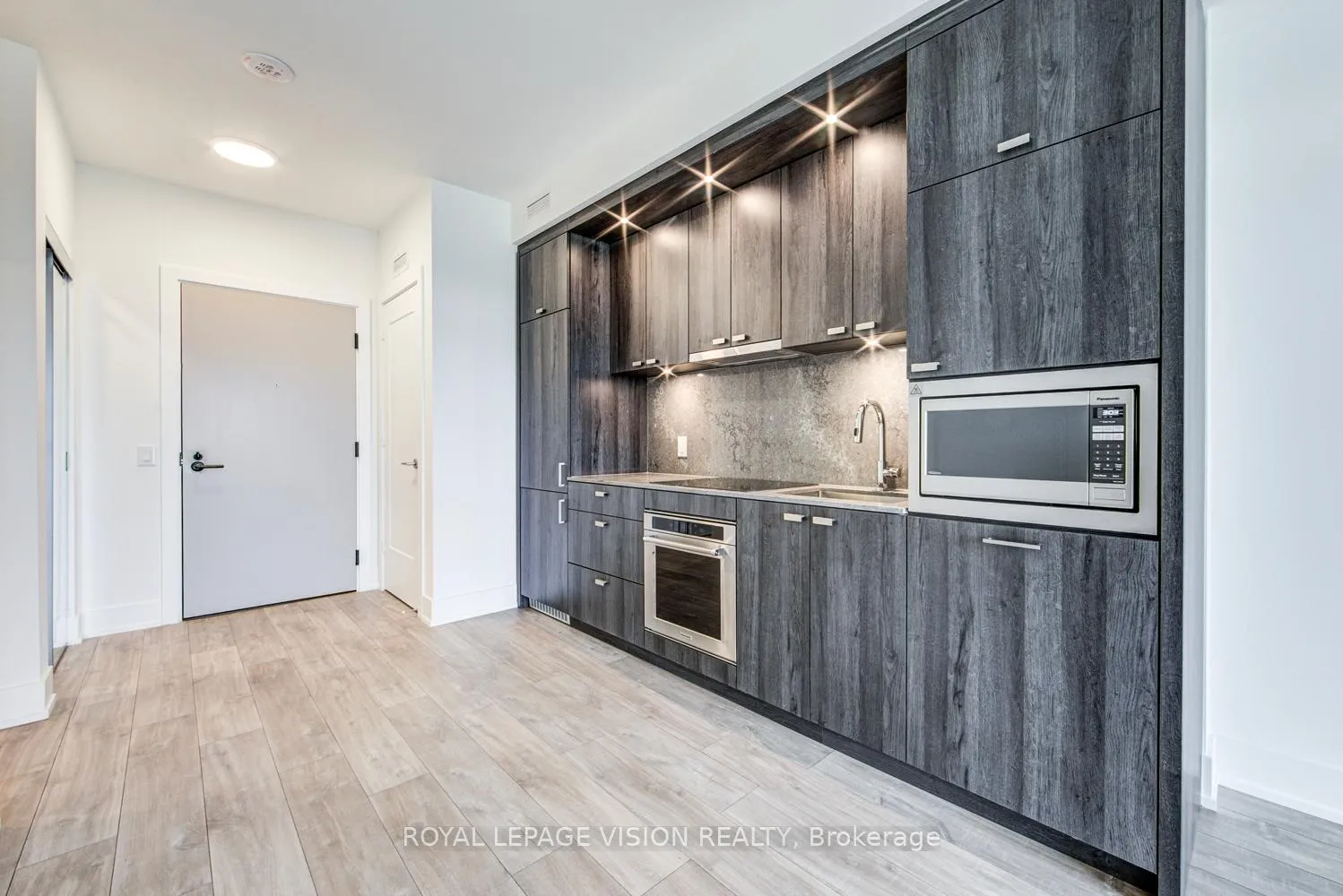 Photo 6 of Unit 716, 858 Dupont Street, Toronto, Dovercourt-Wallace Emerson-Junction — HOMEH