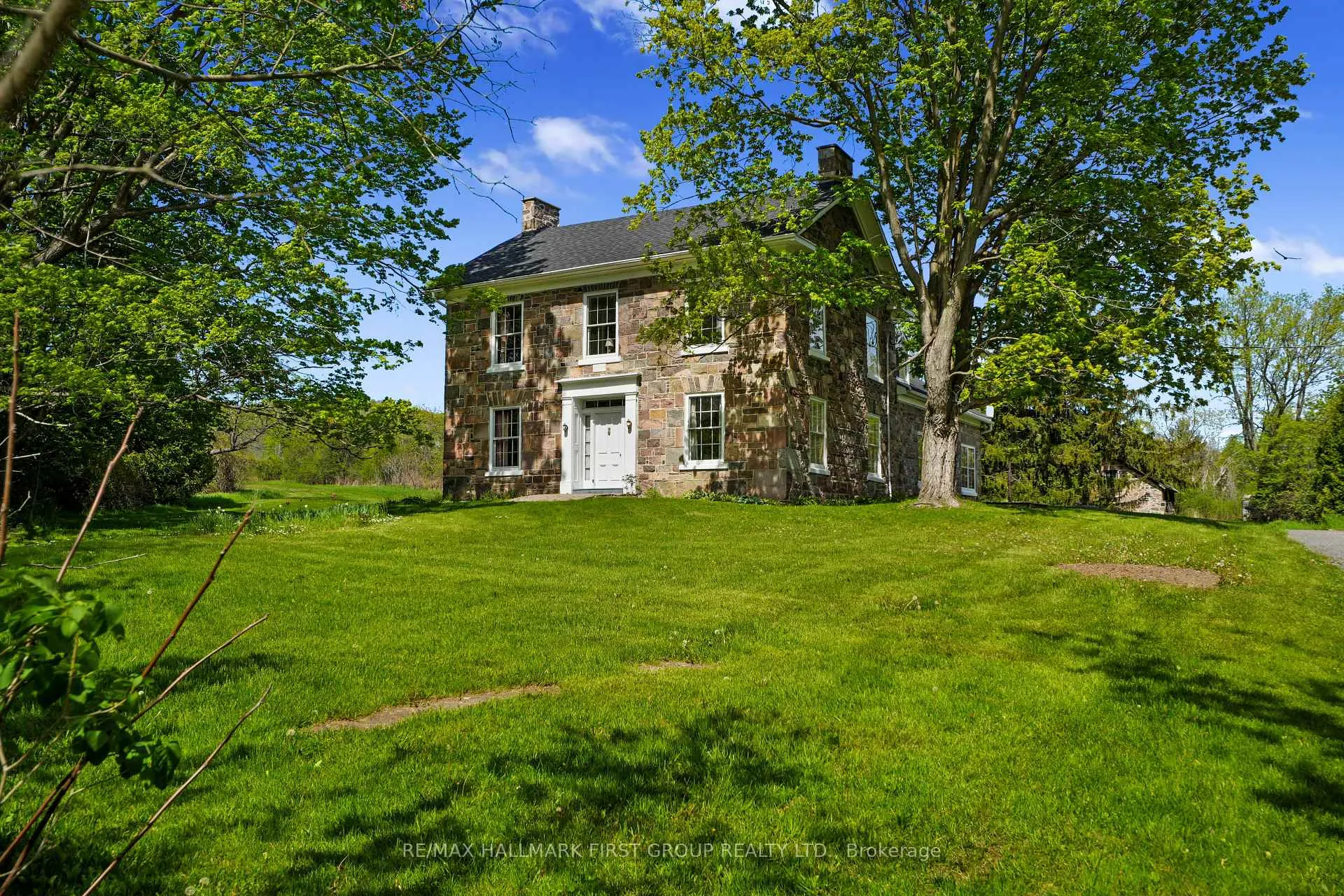 Photo of 2247 Van Luven Road