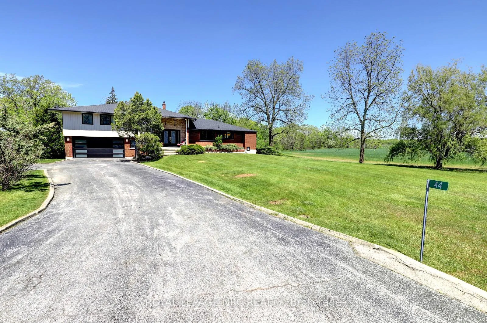 Photo 2 of 44 Fifty Road, Hamilton, Rural Stoney Creek — HOMEH