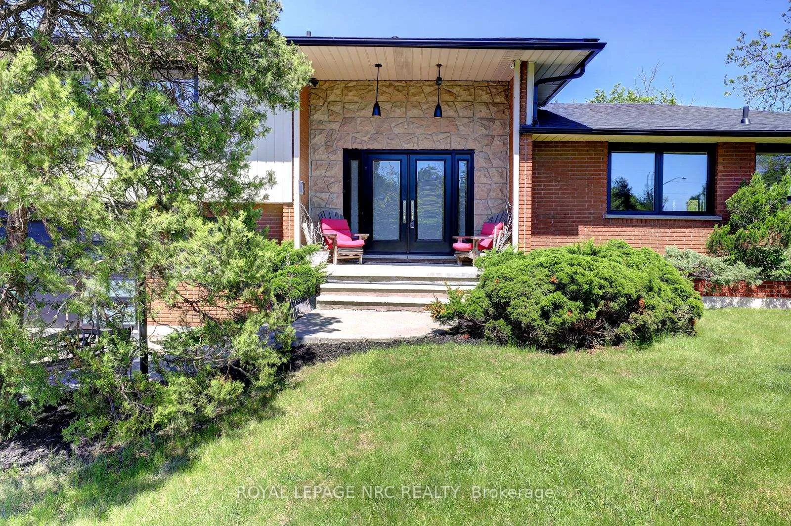 Photo 4 of 44 Fifty Road, Hamilton, Rural Stoney Creek — HOMEH