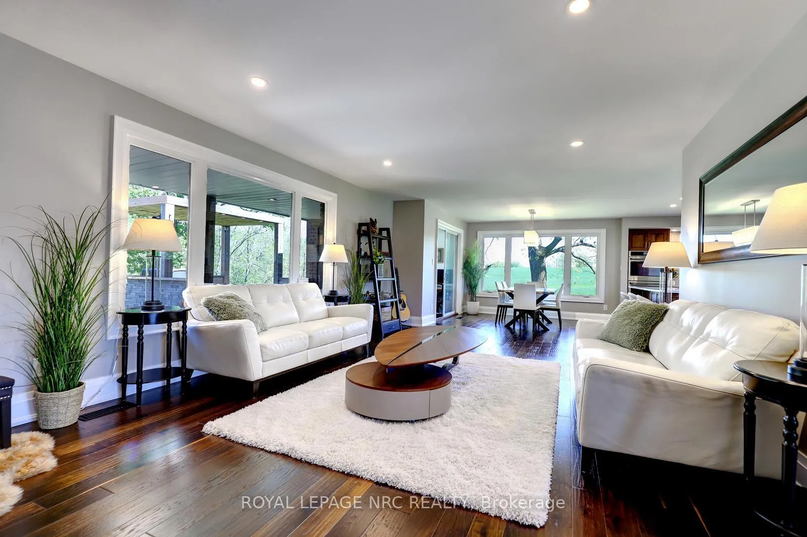 Photo 5 of 44 Fifty Road, Hamilton, Rural Stoney Creek — HOMEH