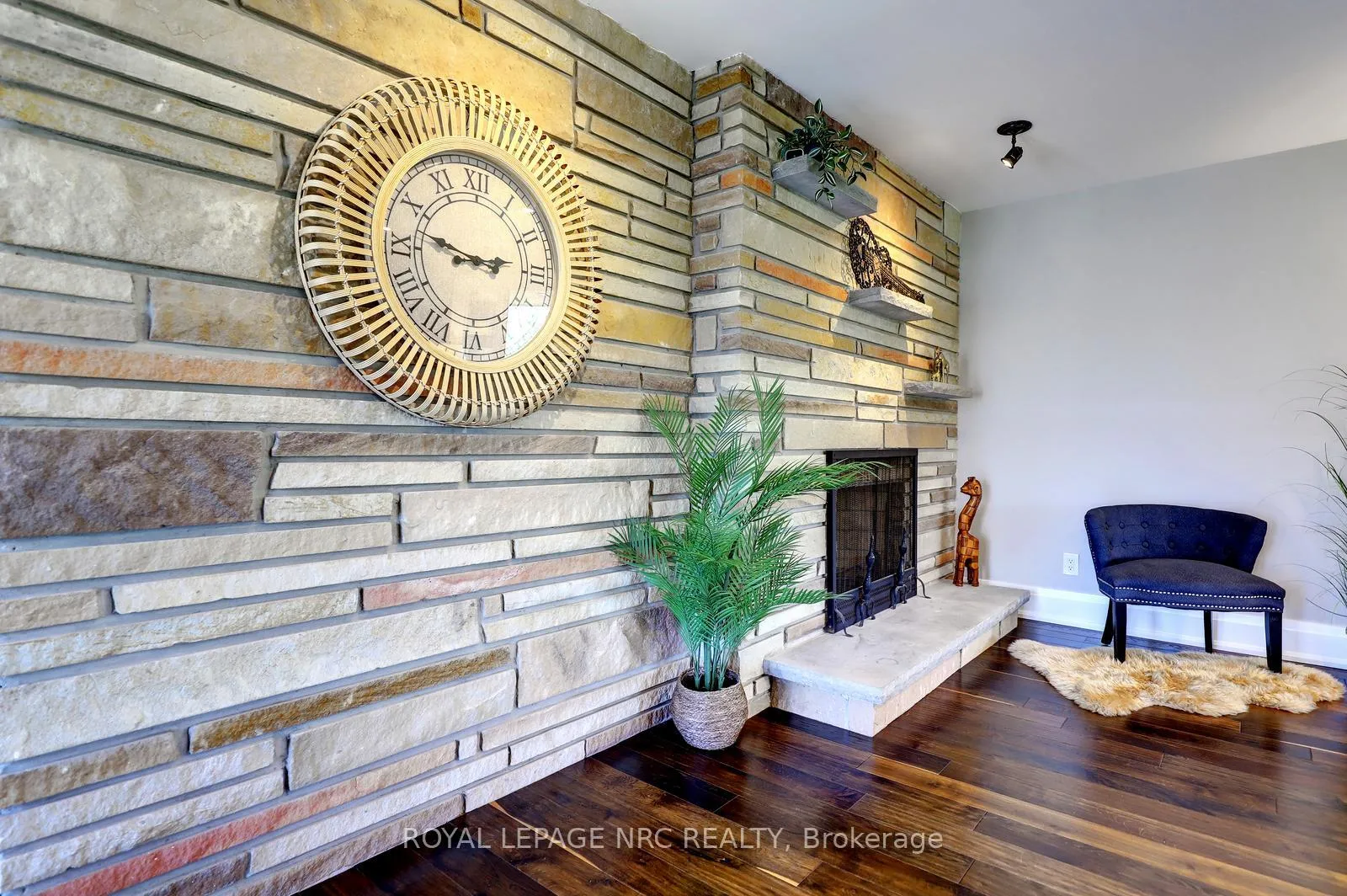 Photo 6 of 44 Fifty Road, Hamilton, Rural Stoney Creek — HOMEH