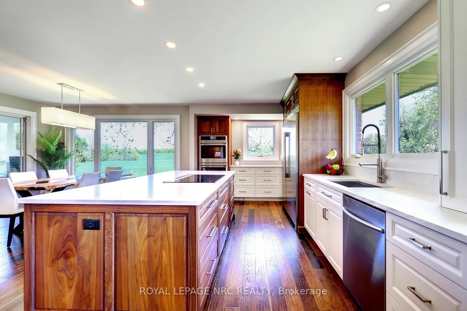 Photo 14 of 44 Fifty Road, Hamilton, Rural Stoney Creek — HOMEH