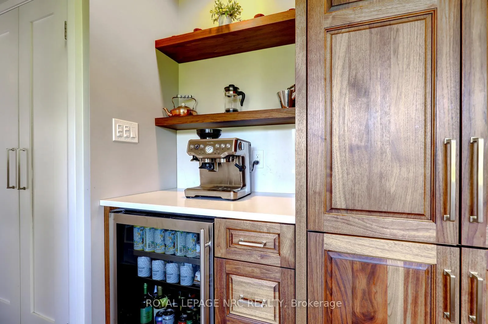 Photo 15 of 44 Fifty Road, Hamilton, Rural Stoney Creek — HOMEH