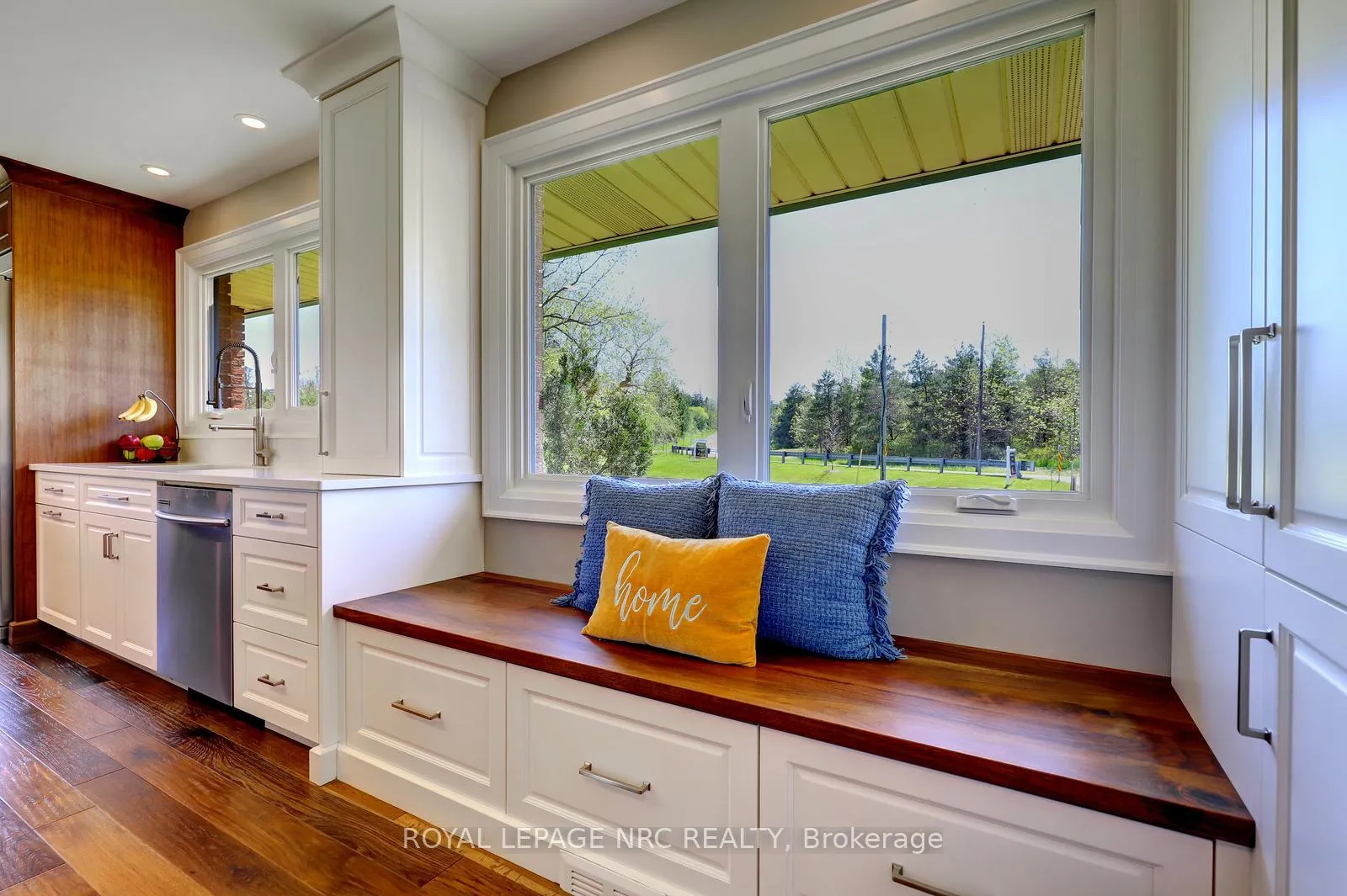 Photo 16 of 44 Fifty Road, Hamilton, Rural Stoney Creek — HOMEH
