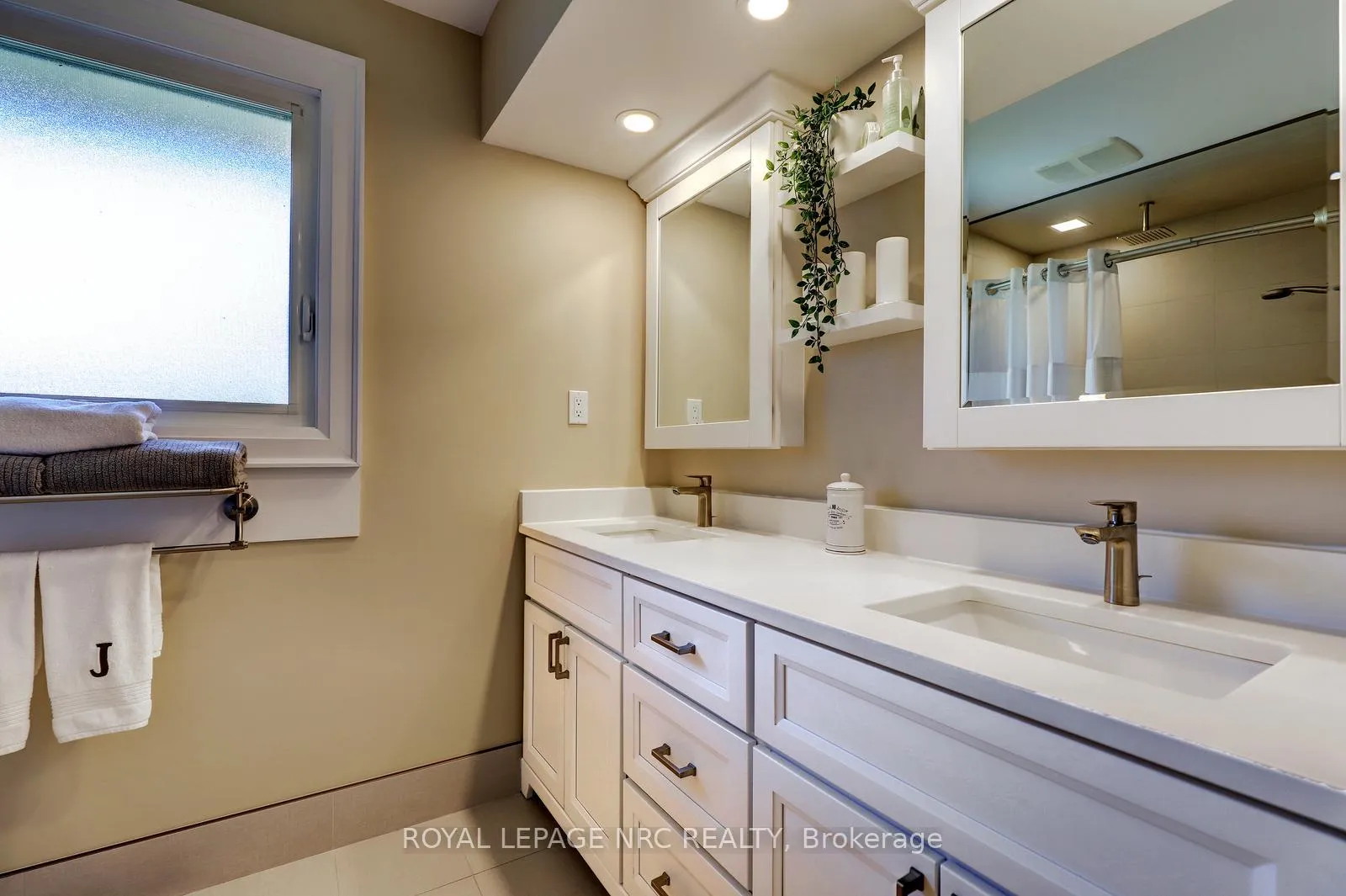 Photo 24 of 44 Fifty Road, Hamilton, Rural Stoney Creek — HOMEH