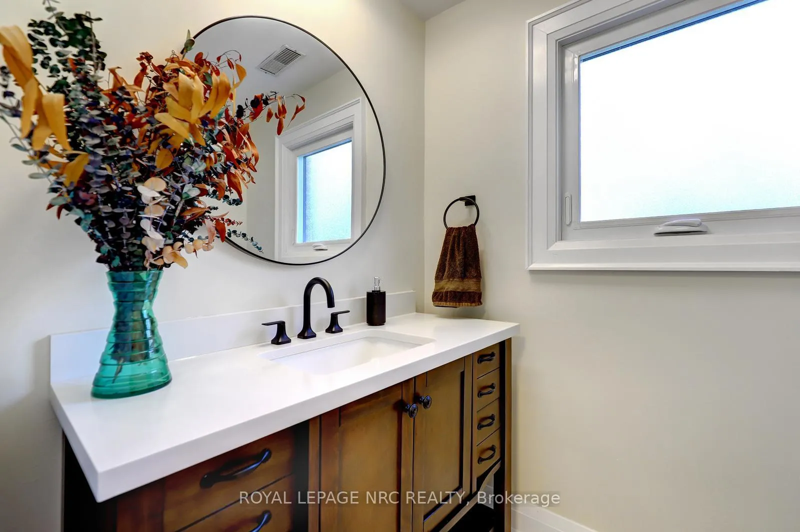 Photo 29 of 44 Fifty Road, Hamilton, Rural Stoney Creek — HOMEH
