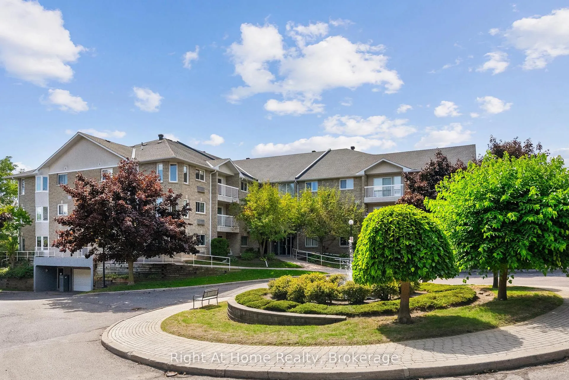 Photo 2 of Unit 122B, 1099 Clonsilla Avenue, Peterborough, Otonabee Ward 1 — HOMEH