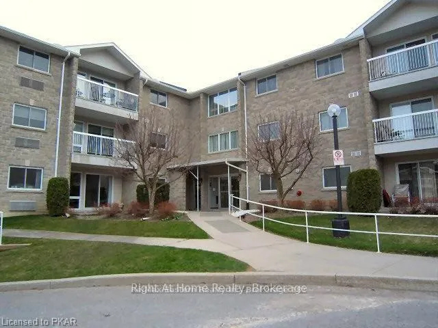 Photo 3 of Unit 122B, 1099 Clonsilla Avenue, Peterborough, Otonabee Ward 1 — HOMEH