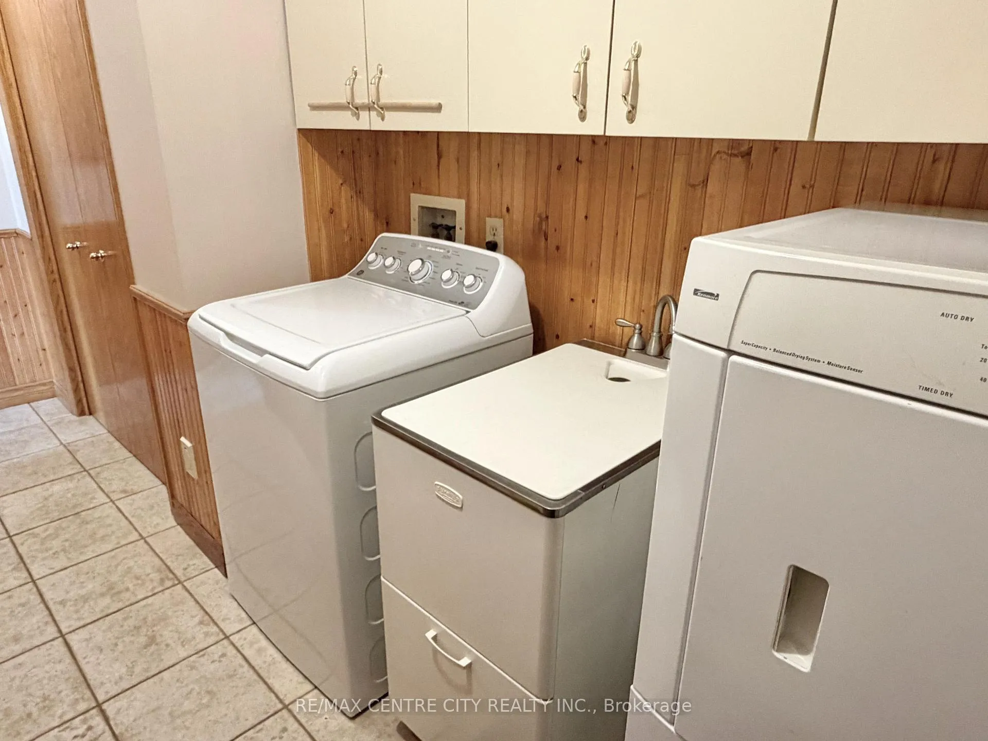Photo 30 of 31 Cavanaugh Crescent, St. Thomas — HOMEH