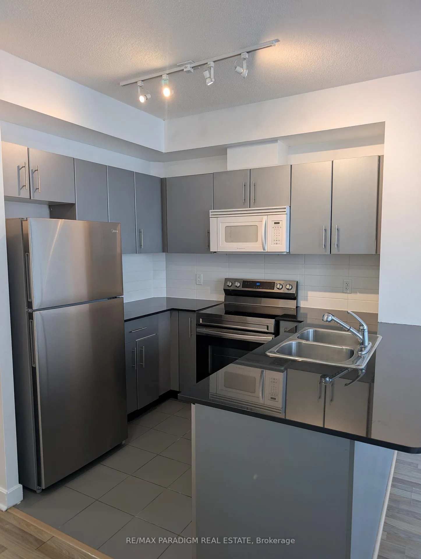 Photo 4 of Unit 2403, 12 Yonge Street, Toronto, Waterfront Communities — HOMEH
