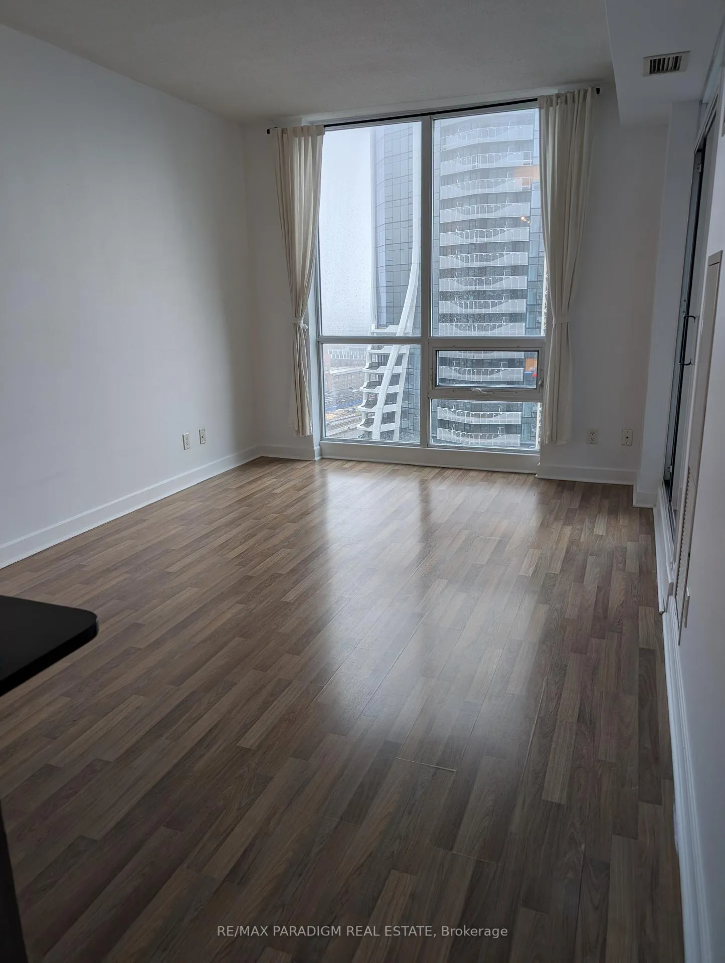 Photo 7 of Unit 2403, 12 Yonge Street, Toronto, Waterfront Communities — HOMEH