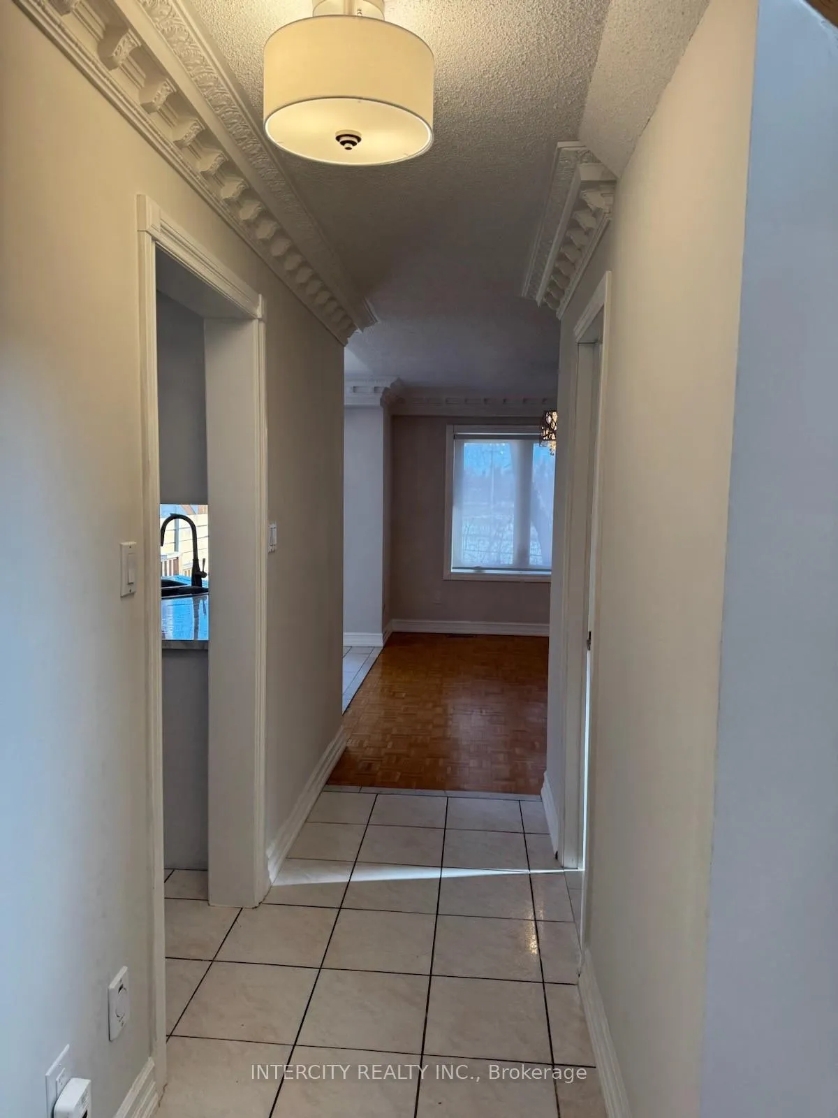 Photo 4 of Unit UPPER, 43 Parkfield Court, Vaughan, West Woodbridge — HOMEH