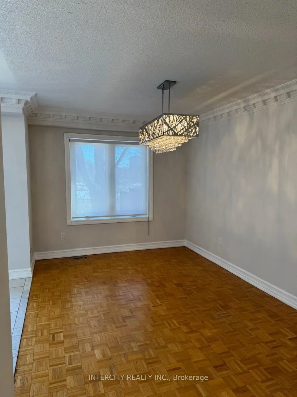 Photo 5 of Unit UPPER, 43 Parkfield Court, Vaughan, West Woodbridge — HOMEH