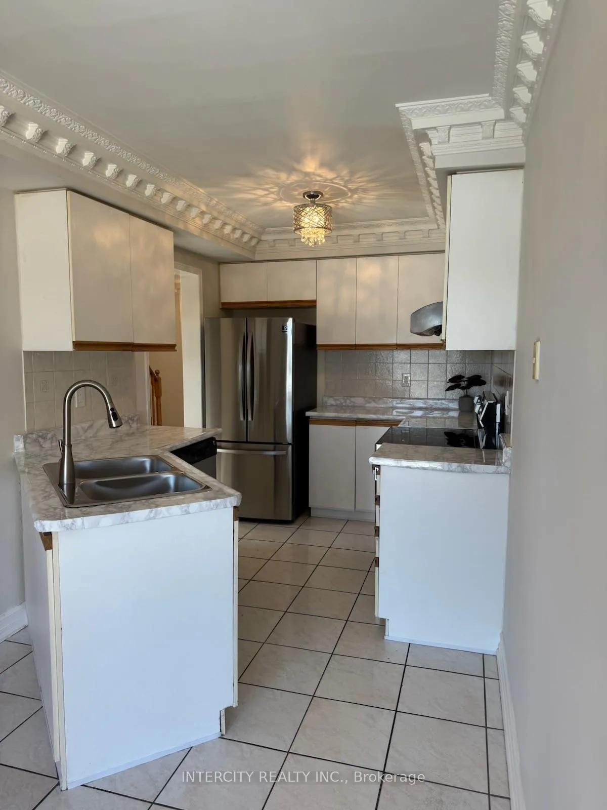 Photo 7 of Unit UPPER, 43 Parkfield Court, Vaughan, West Woodbridge — HOMEH
