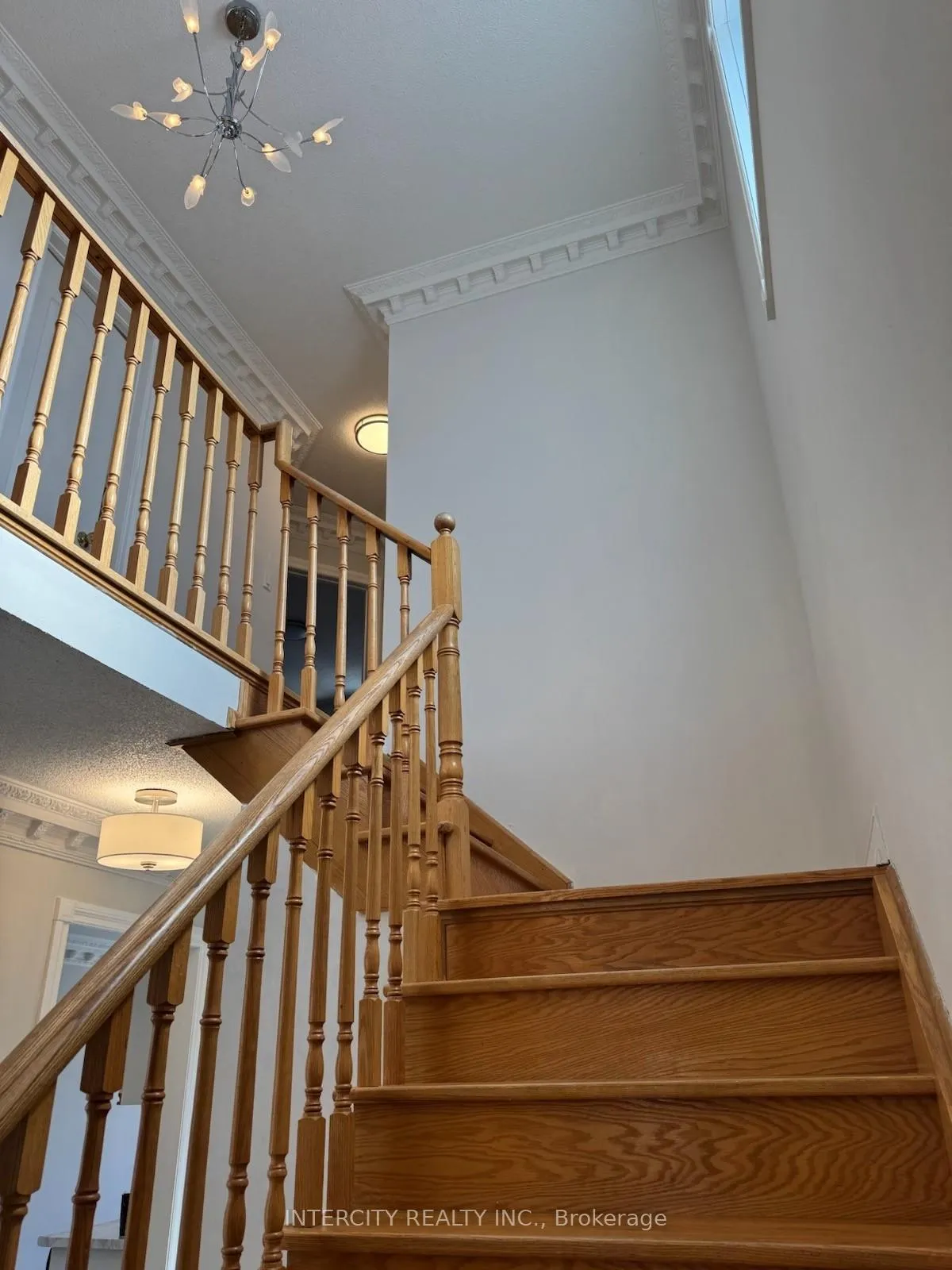 Photo 10 of Unit UPPER, 43 Parkfield Court, Vaughan, West Woodbridge — HOMEH