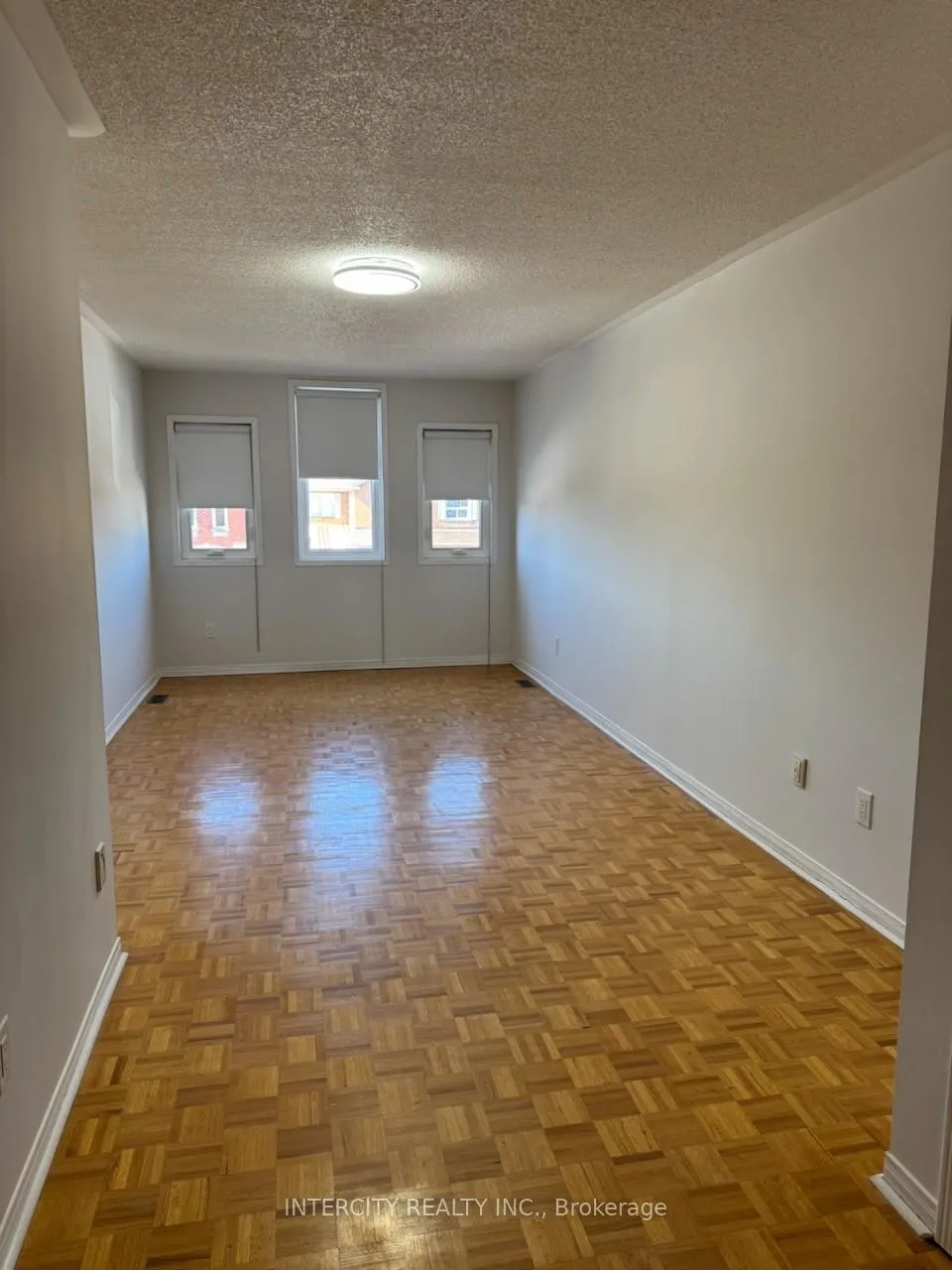 Photo 11 of Unit UPPER, 43 Parkfield Court, Vaughan, West Woodbridge — HOMEH