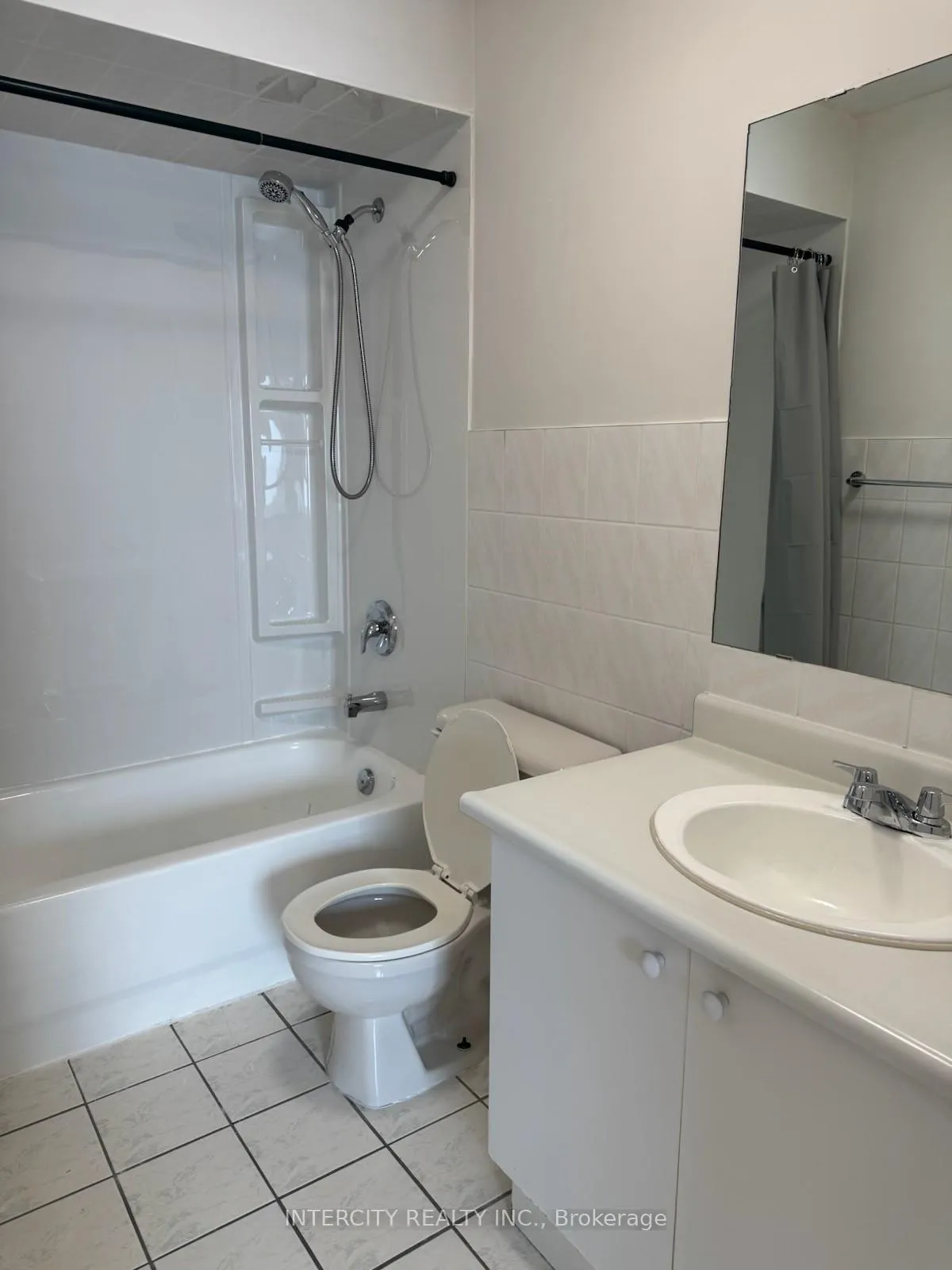 Photo 12 of Unit UPPER, 43 Parkfield Court, Vaughan, West Woodbridge — HOMEH