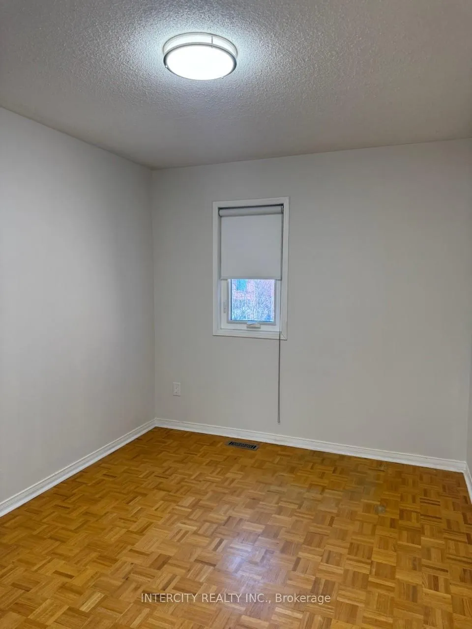 Photo 13 of Unit UPPER, 43 Parkfield Court, Vaughan, West Woodbridge — HOMEH