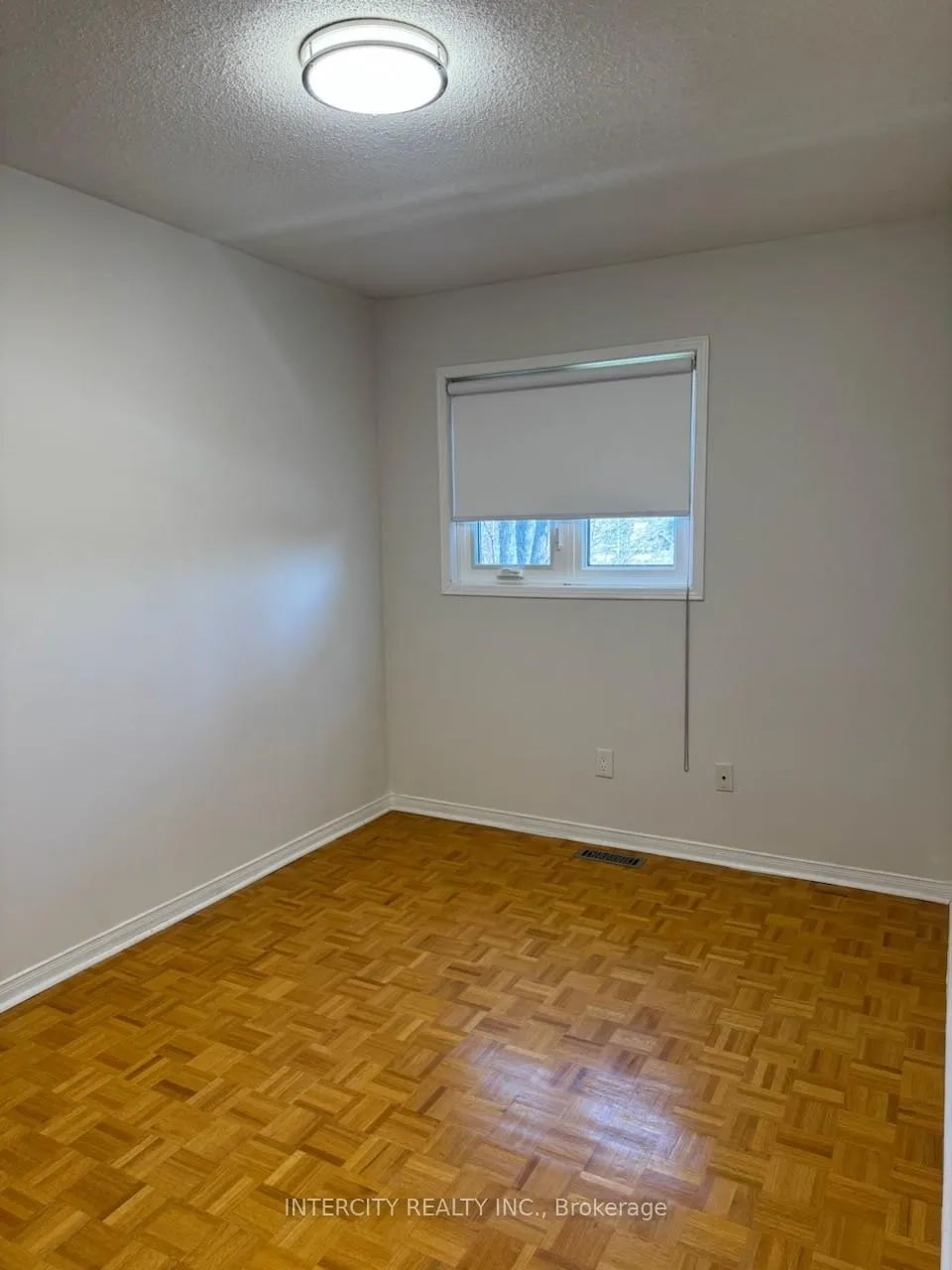 Photo 14 of Unit UPPER, 43 Parkfield Court, Vaughan, West Woodbridge — HOMEH