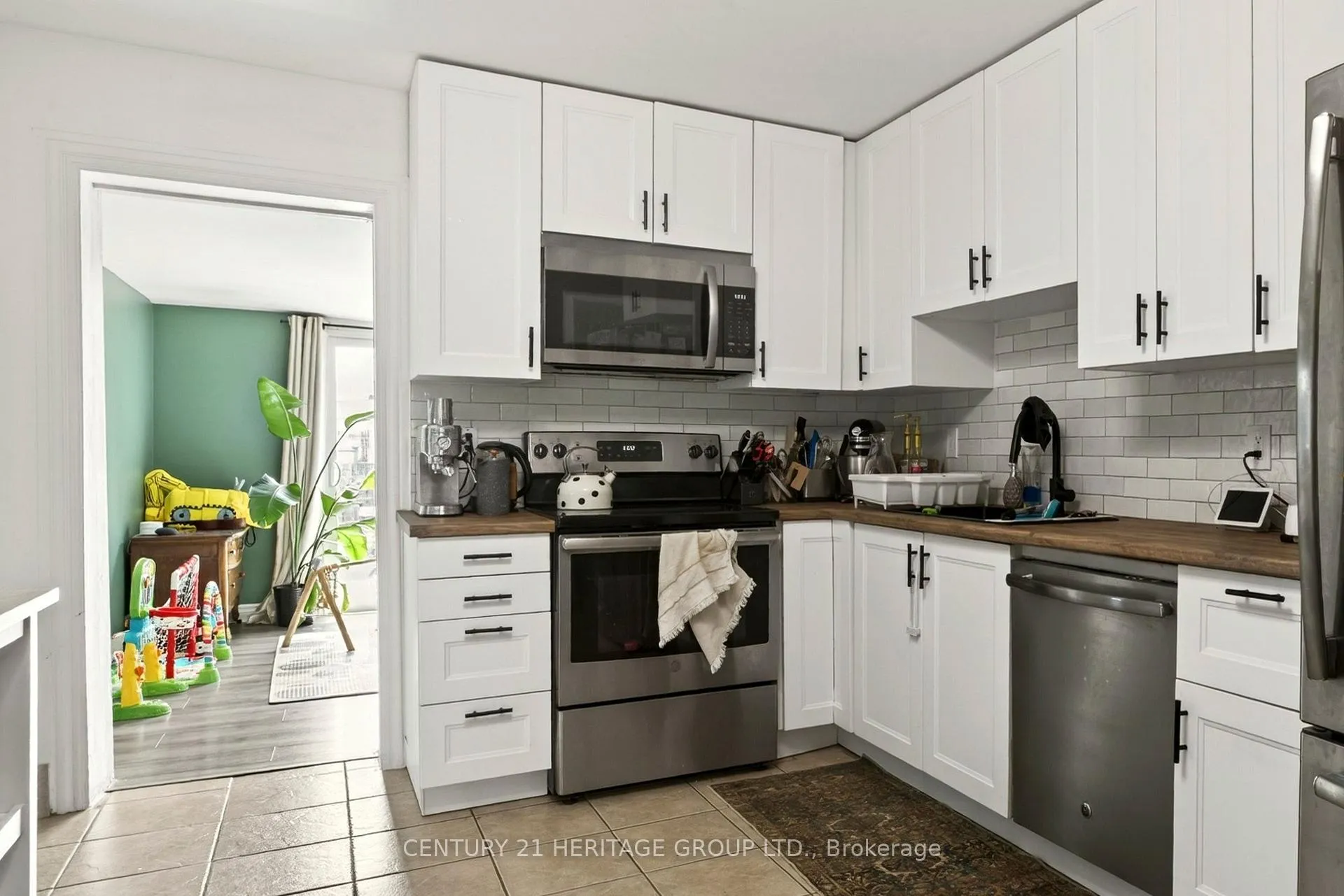 Photo 12 of 62 Emerald Street N, Hamilton, Landsdale — HOMEH
