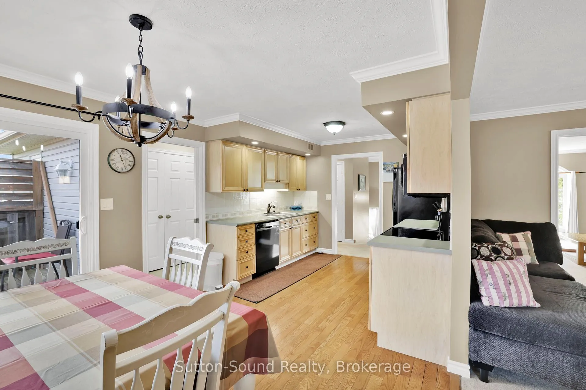 Photo 10 of 900 10th Avenue E, Owen Sound — HOMEH