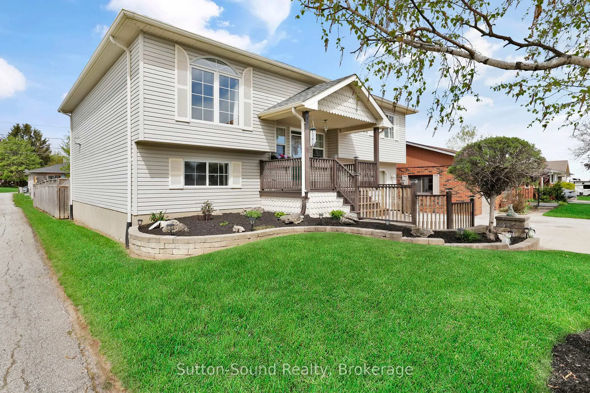 Photo 42 of 900 10th Avenue E, Owen Sound — HOMEH