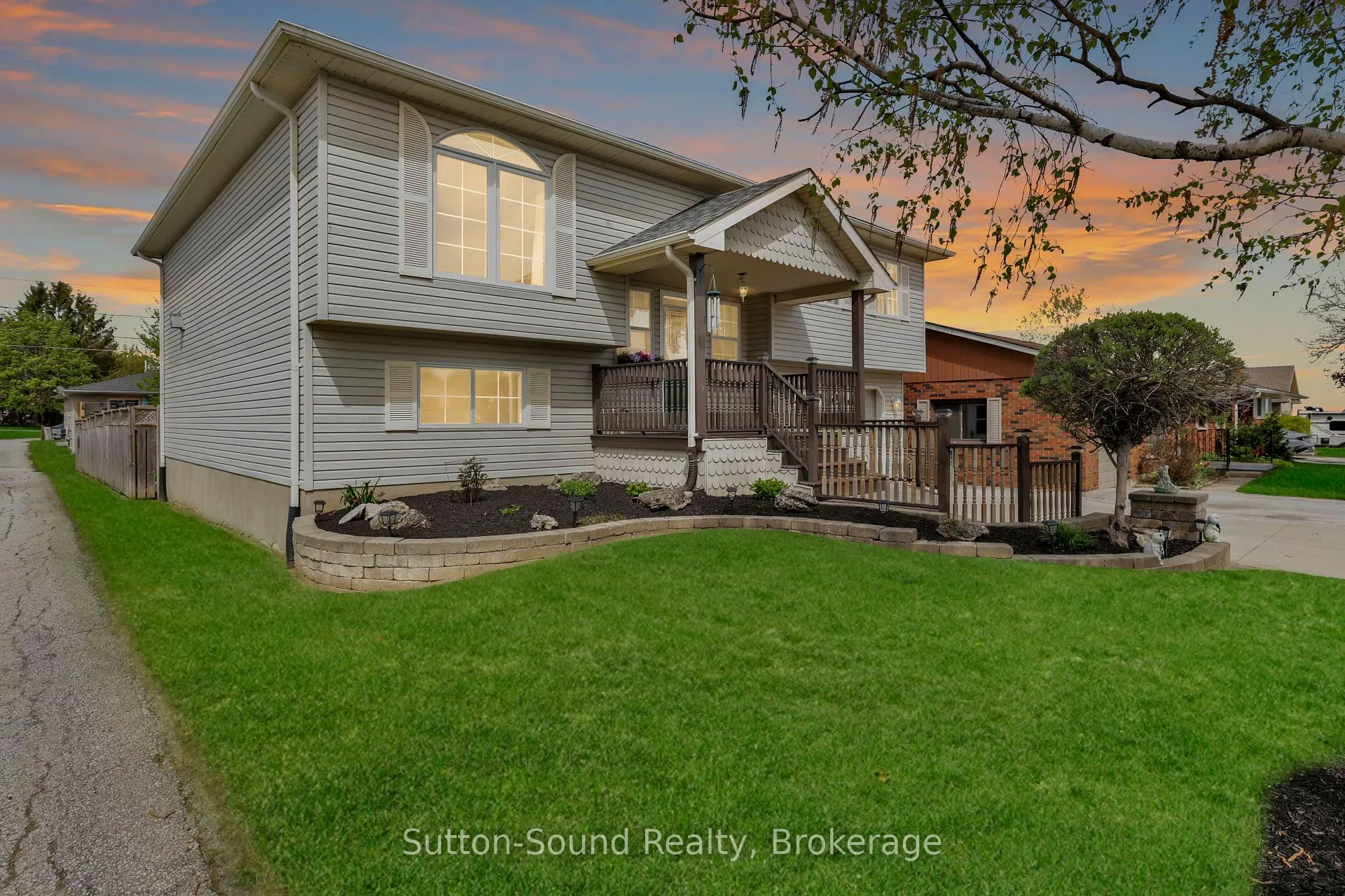 Photo 46 of 900 10th Avenue E, Owen Sound — HOMEH