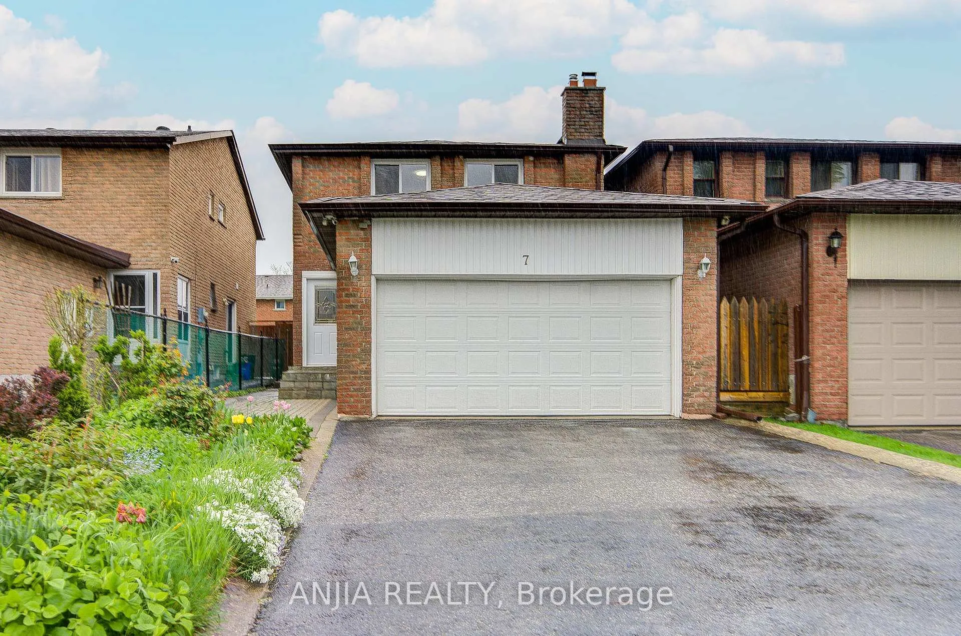 Photo 1 of 7 Downside Road, Markham, Milliken Mills West — HOMEH