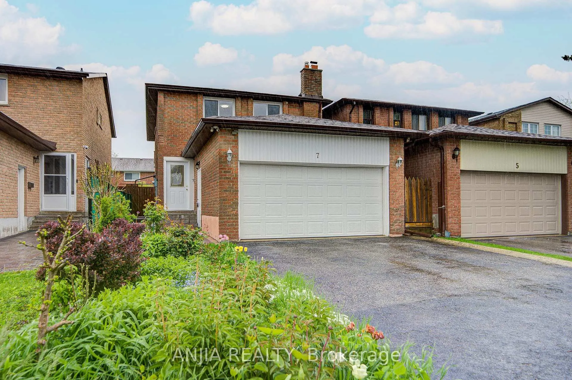 Photo 3 of 7 Downside Road, Markham, Milliken Mills West — HOMEH