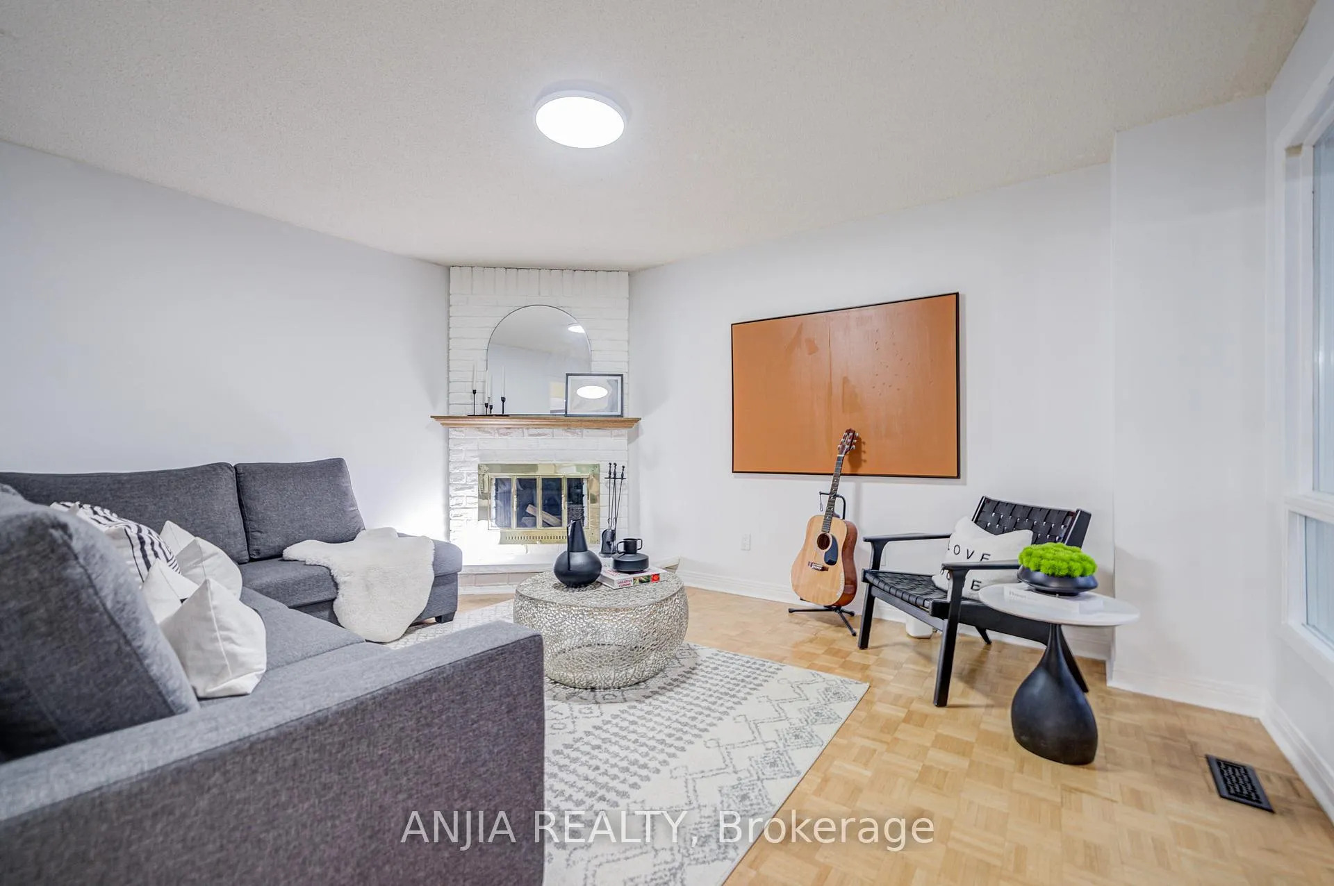 Photo 9 of 7 Downside Road, Markham, Milliken Mills West — HOMEH