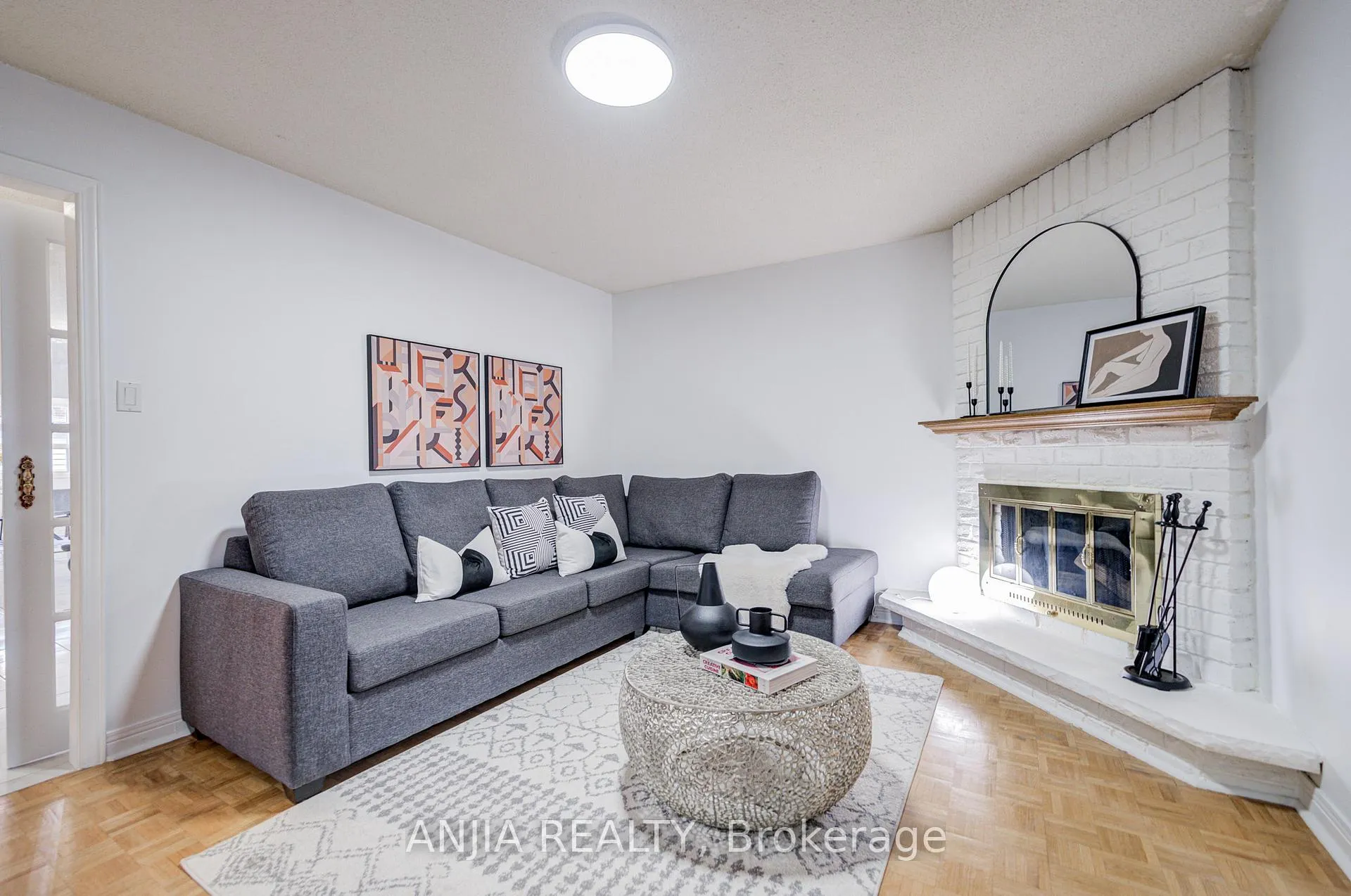 Photo 11 of 7 Downside Road, Markham, Milliken Mills West — HOMEH