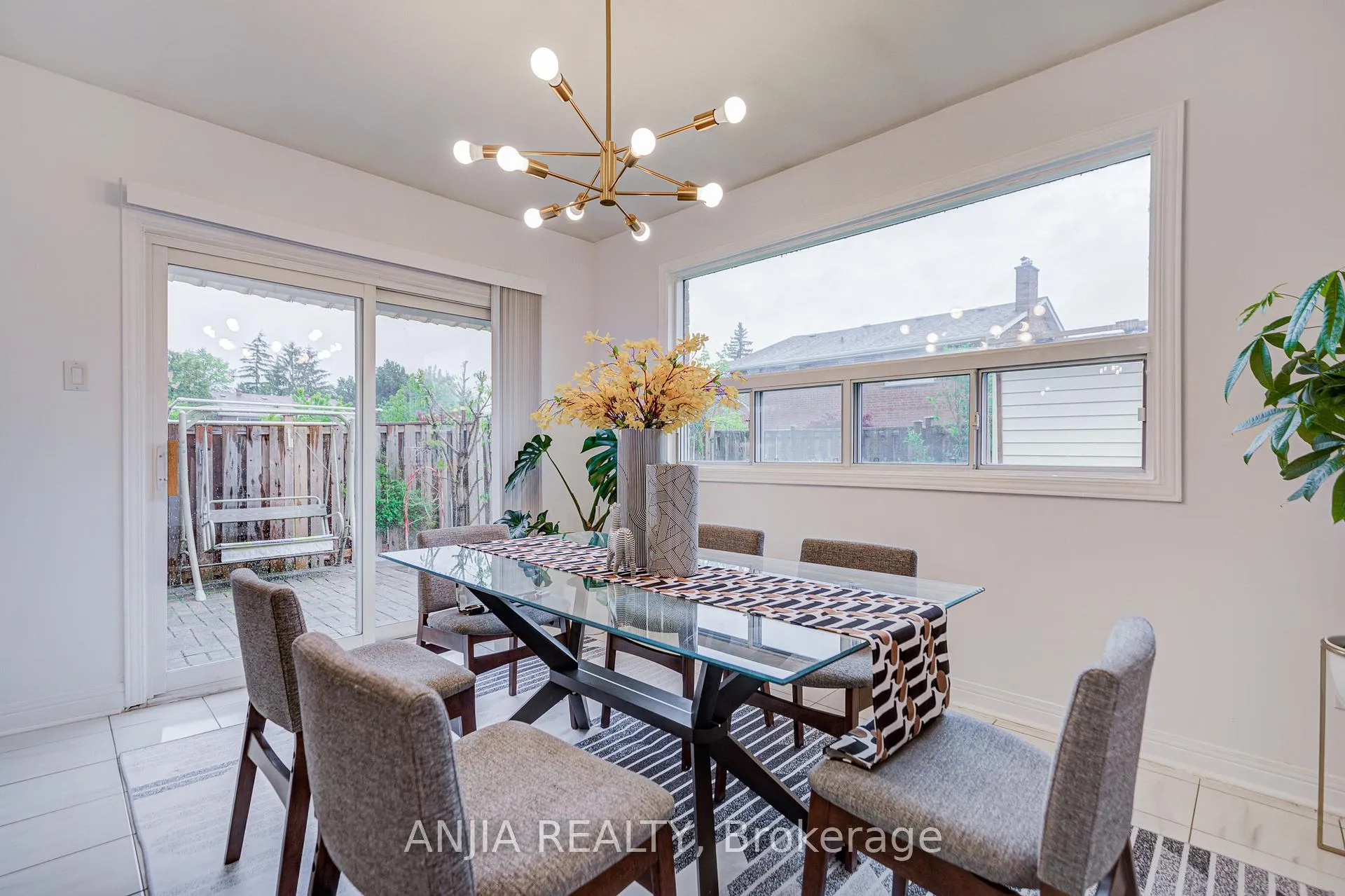 Photo 19 of 7 Downside Road, Markham, Milliken Mills West — HOMEH