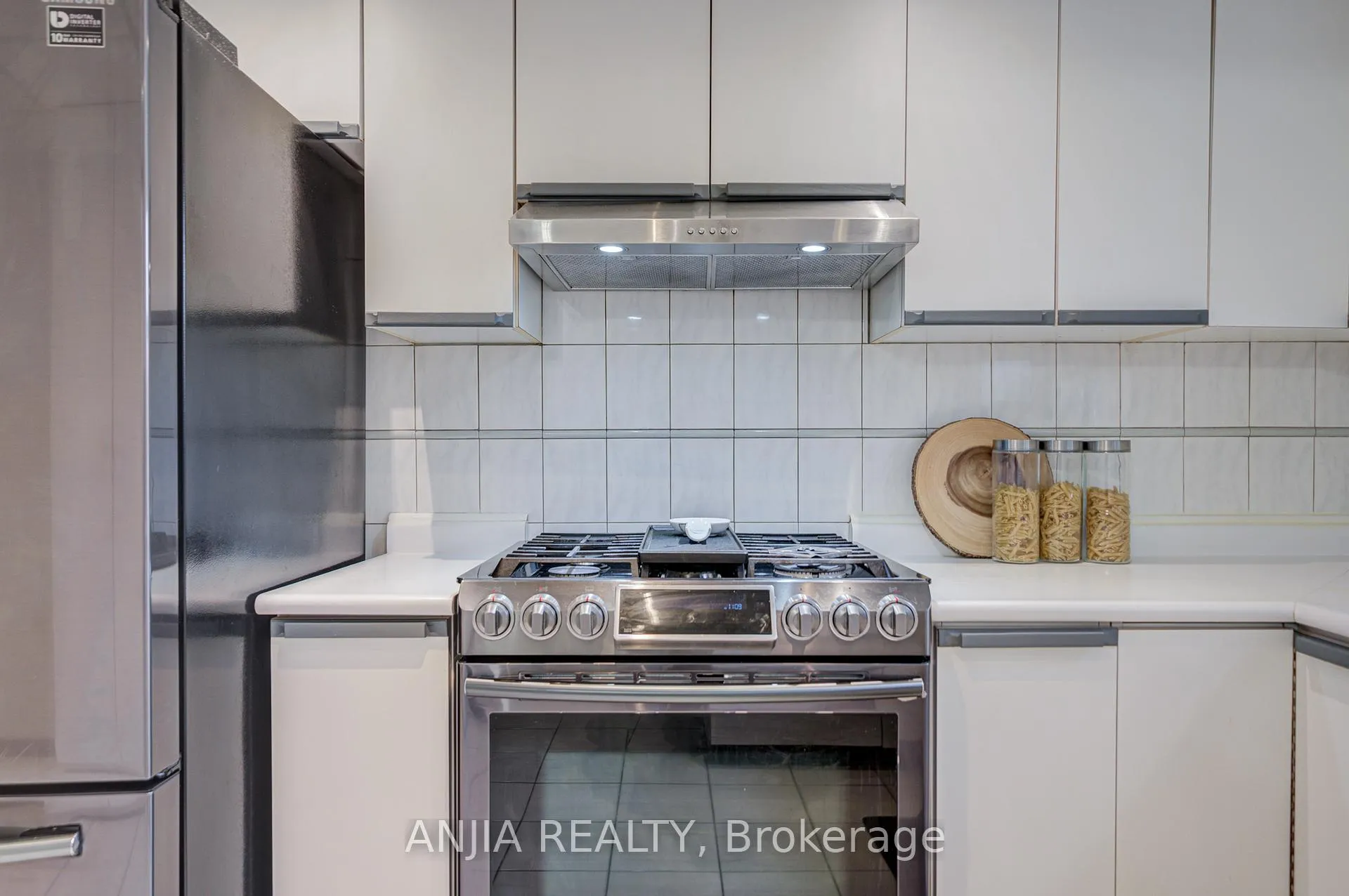 Photo 24 of 7 Downside Road, Markham, Milliken Mills West — HOMEH