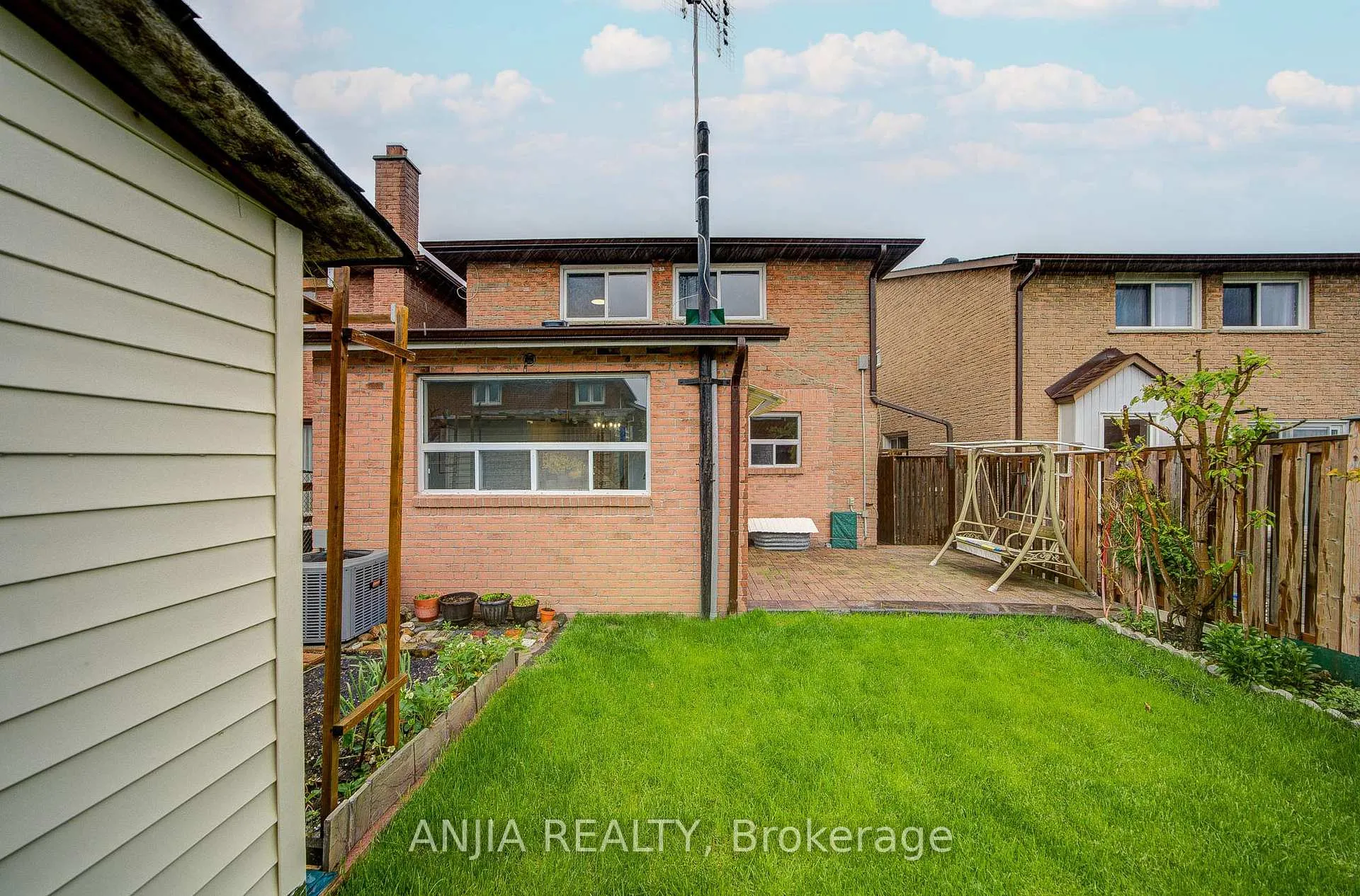 Photo 50 of 7 Downside Road, Markham, Milliken Mills West — HOMEH