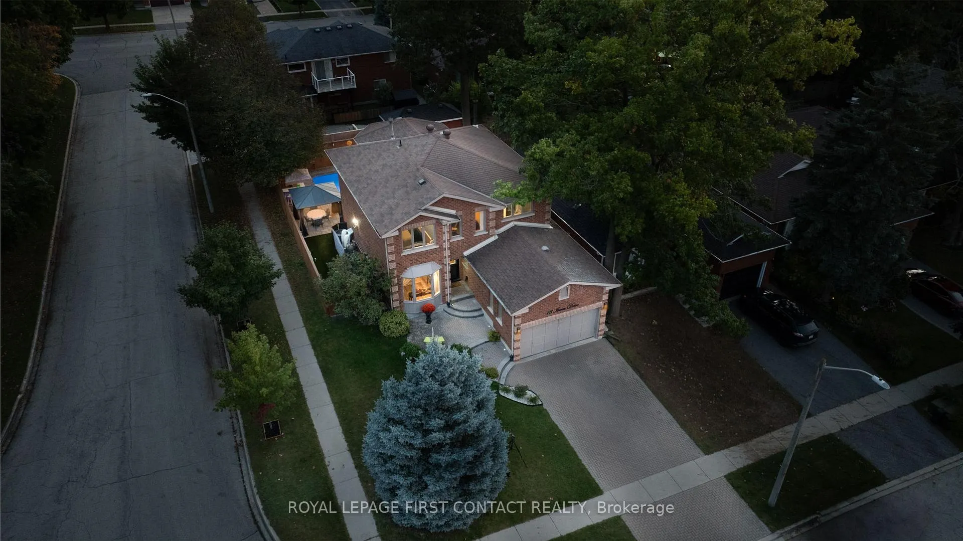 Photo 3 of 13 Irwin Drive, Barrie, Northwest — HOMEH